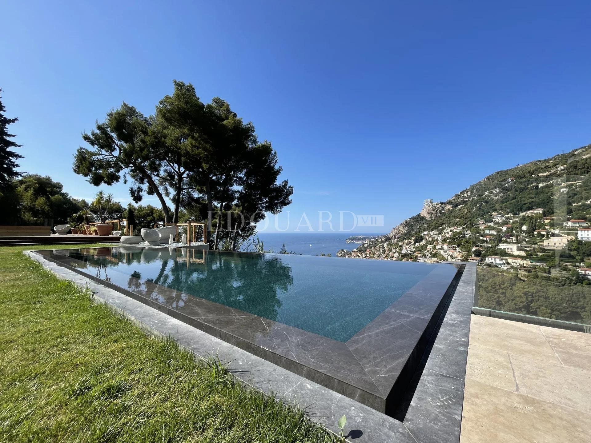 Huis in Roquebrune-Cap-Martin, Provence-Alpes-Côte d'Azur 10898811