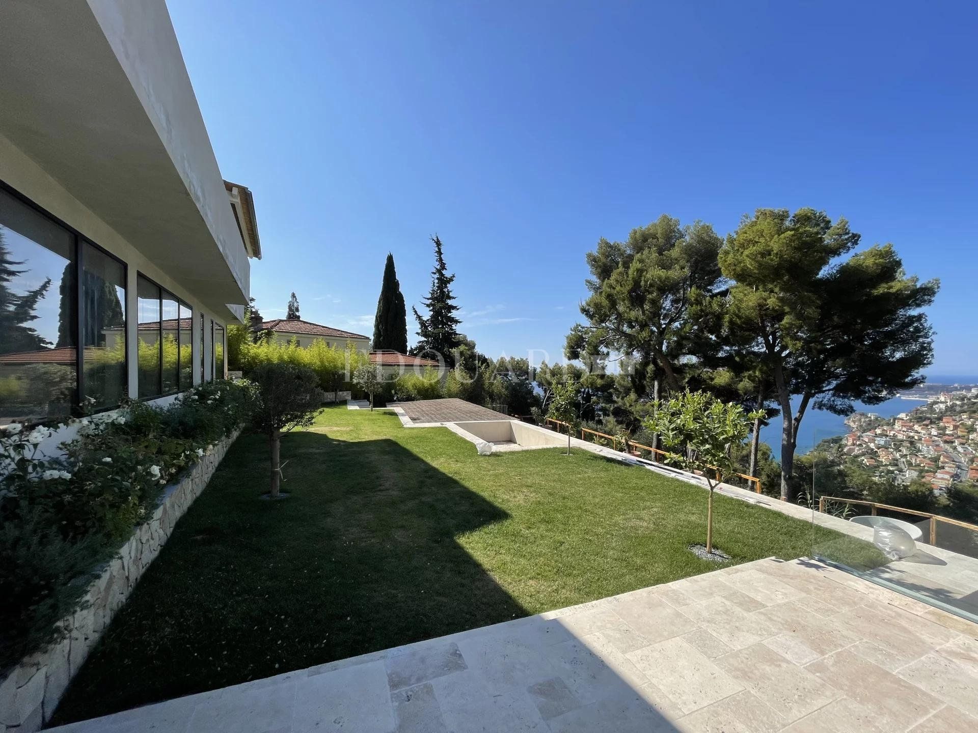 Huis in Roquebrune-Cap-Martin, Provence-Alpes-Côte d'Azur 10898811