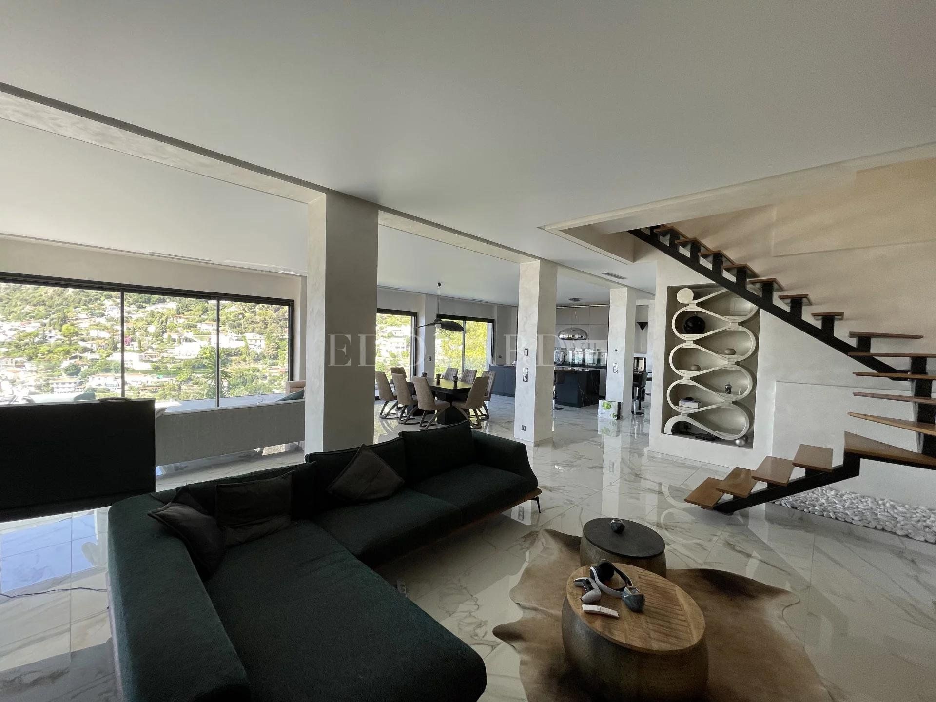 Huis in Roquebrune-Cap-Martin, Provence-Alpes-Côte d'Azur 10898811