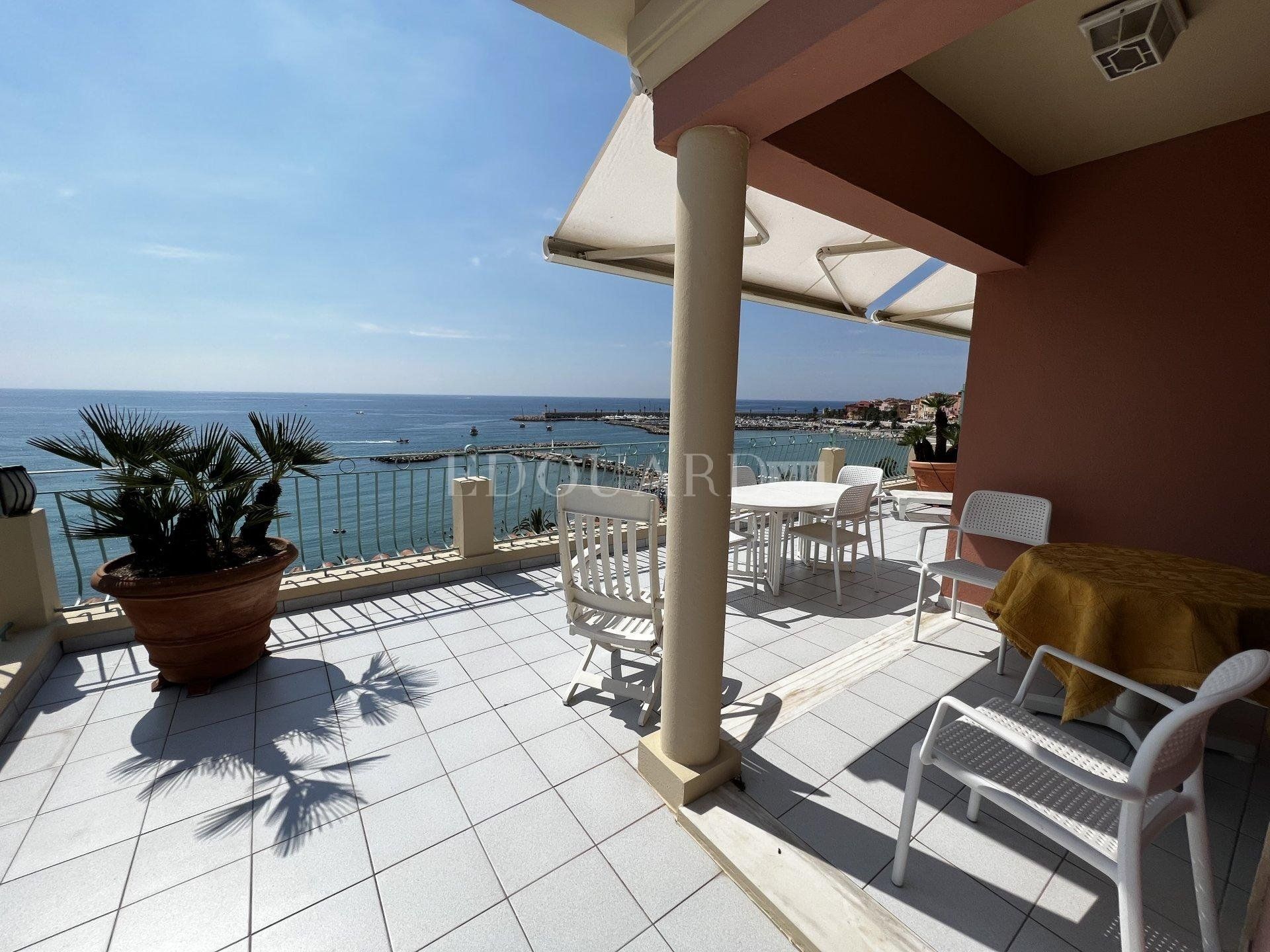 Condominium in Menton, Provence-Alpes-Cote d'Azur 10898818