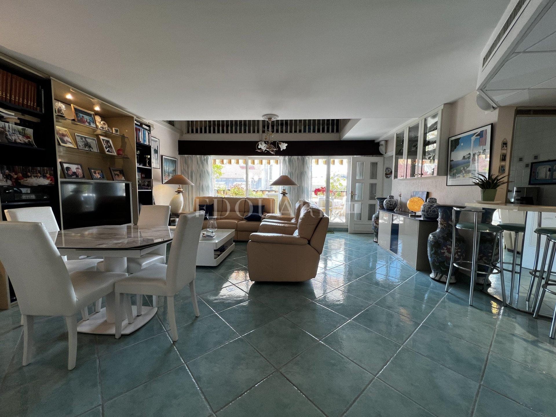 Condominium in Menton, Provence-Alpes-Cote d'Azur 10898819