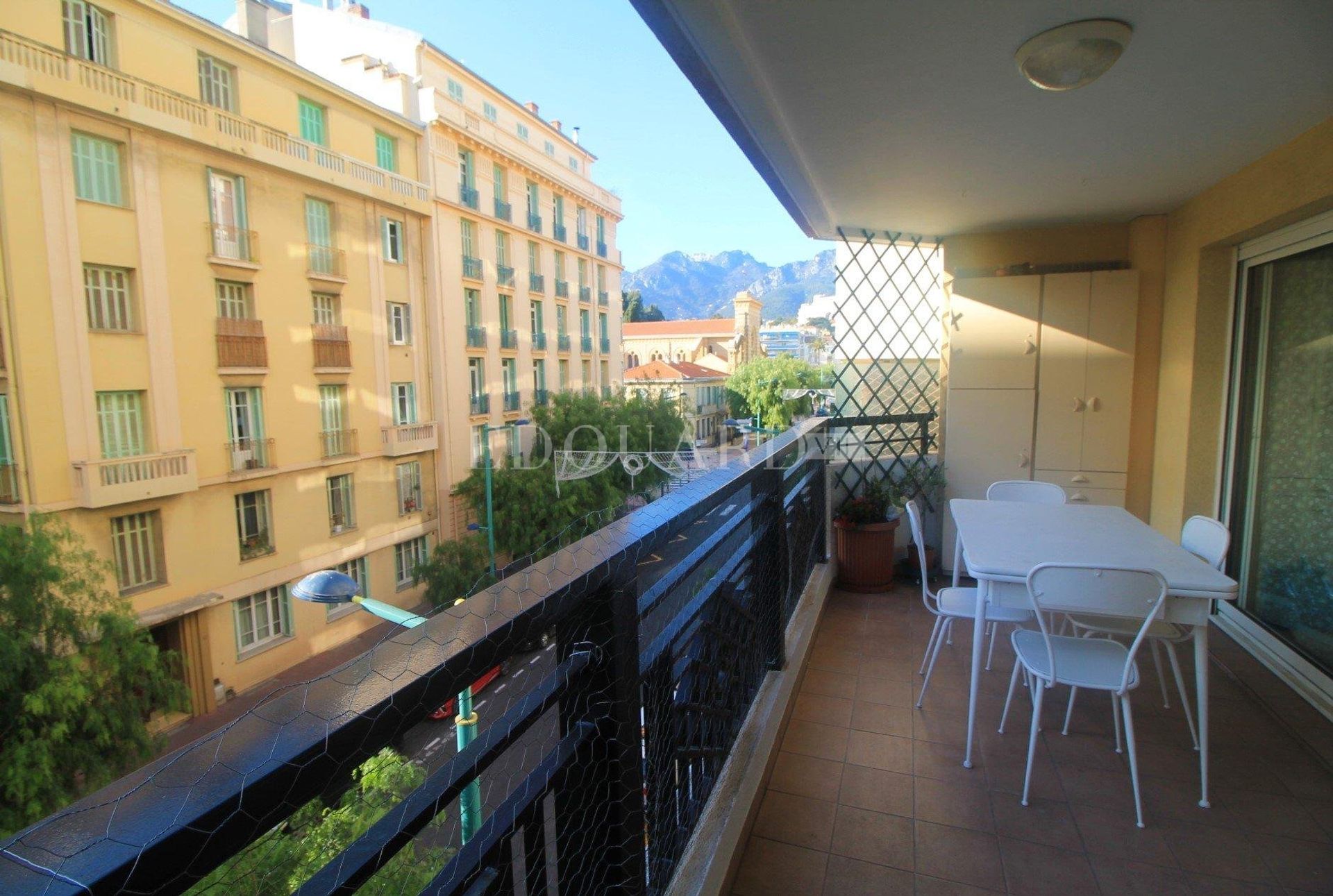 Condominium in Menton, Provence-Alpes-Côte d'Azur 10898831