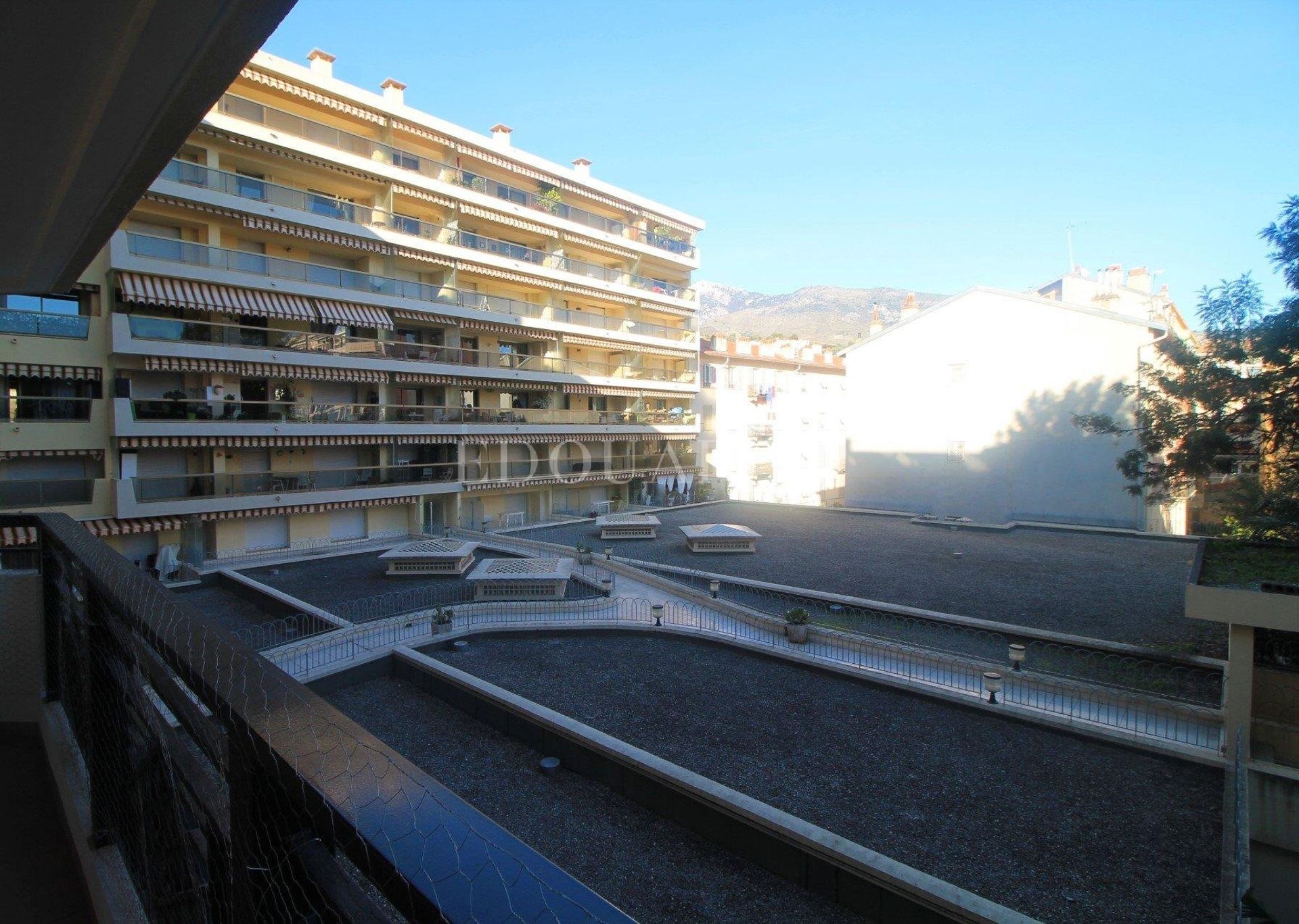 Condominium in Menton, Provence-Alpes-Côte d'Azur 10898831