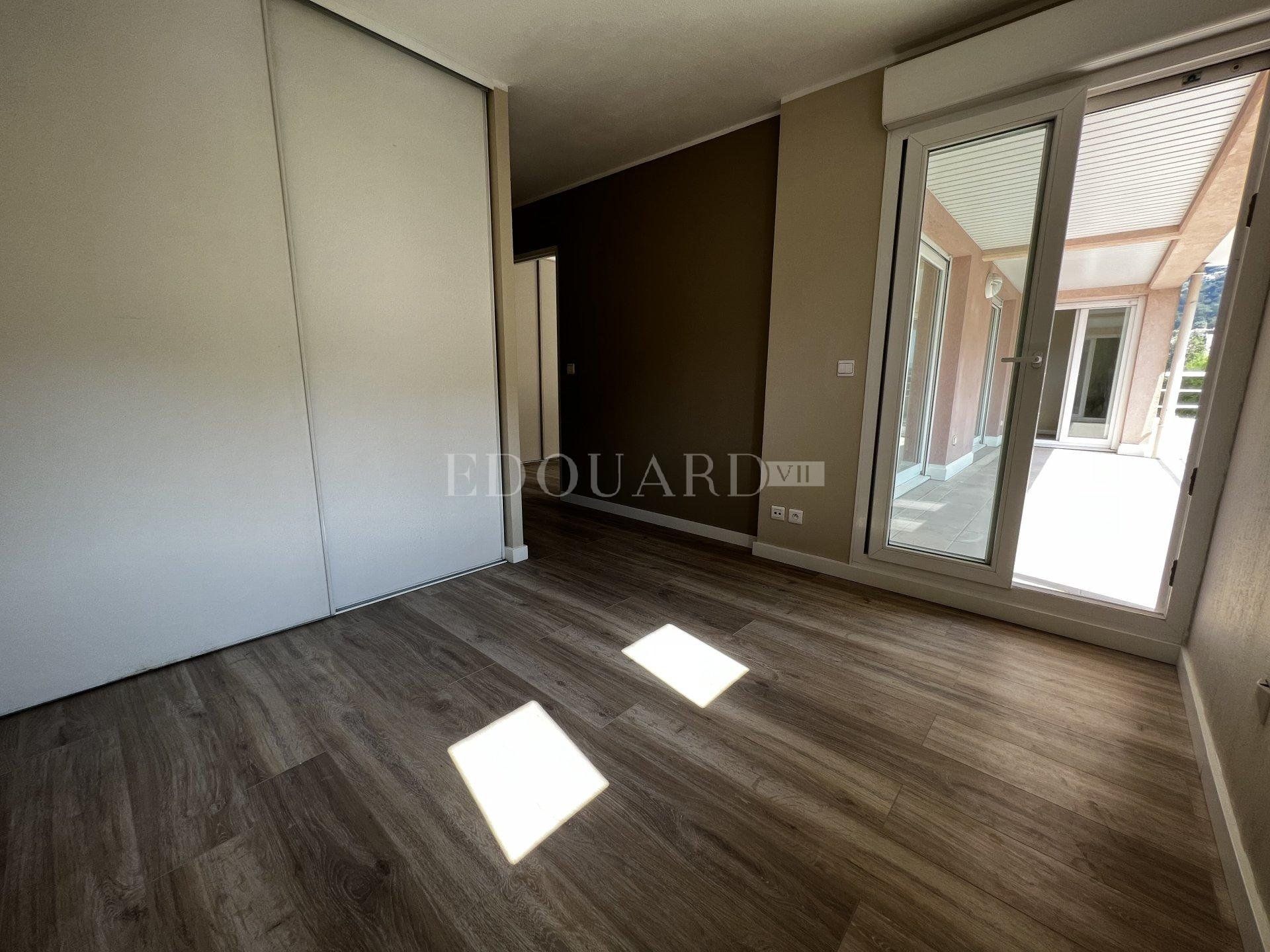 Condominium in Menton, Provence-Alpes-Cote d'Azur 10898832