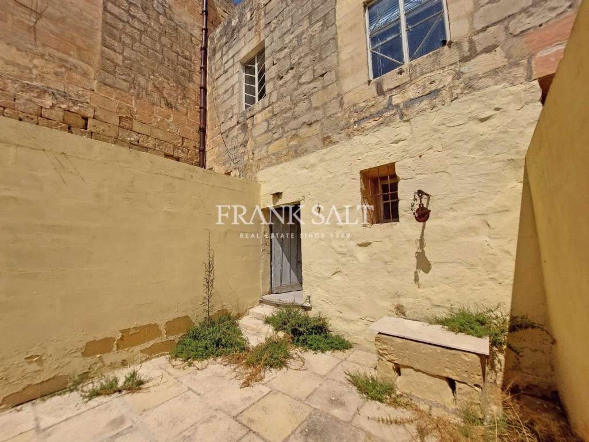 rumah dalam Qormi,  10898941