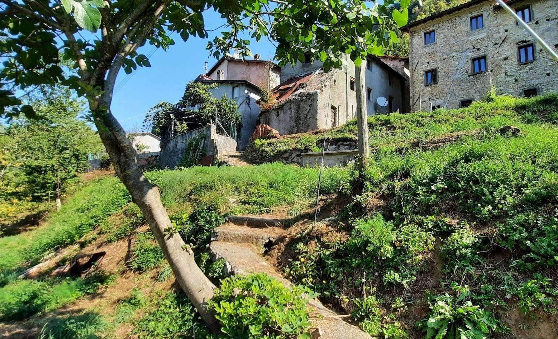 rumah dalam Gallicano, Tuscany 10899190