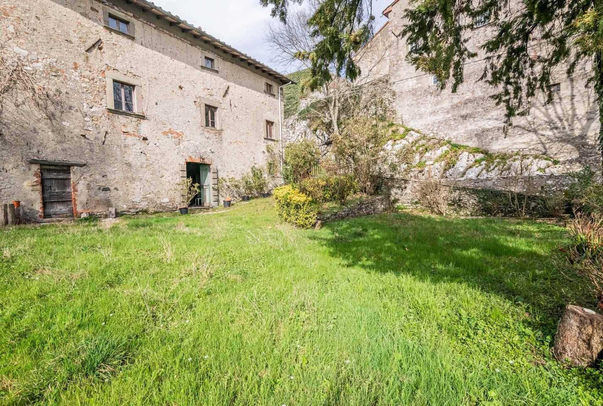 Rumah di Borgo a Mozzano, Toscana 10899253