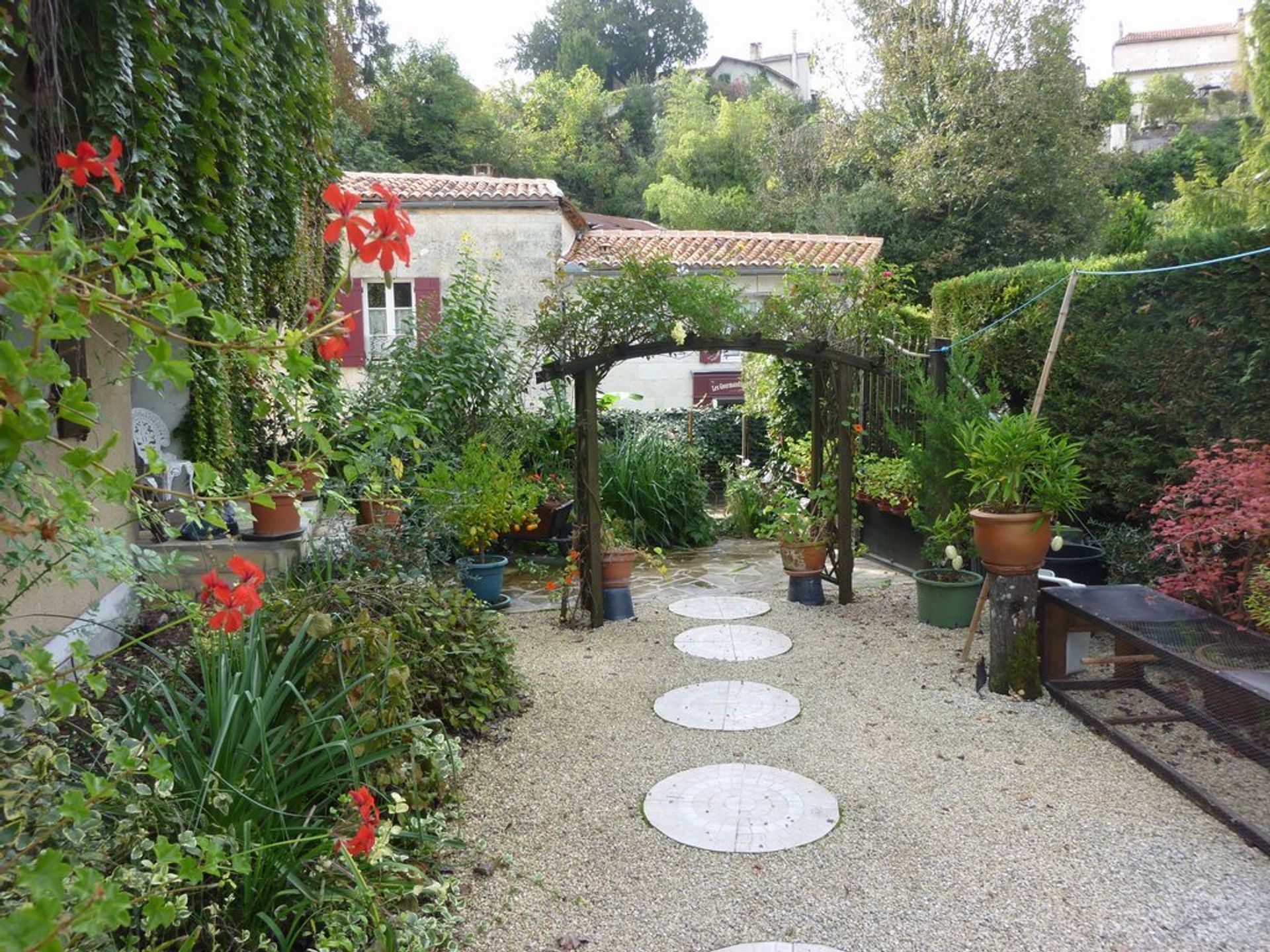 Rumah di Aubeterre-sur-Dronne, Nouvelle-Aquitaine 10900254