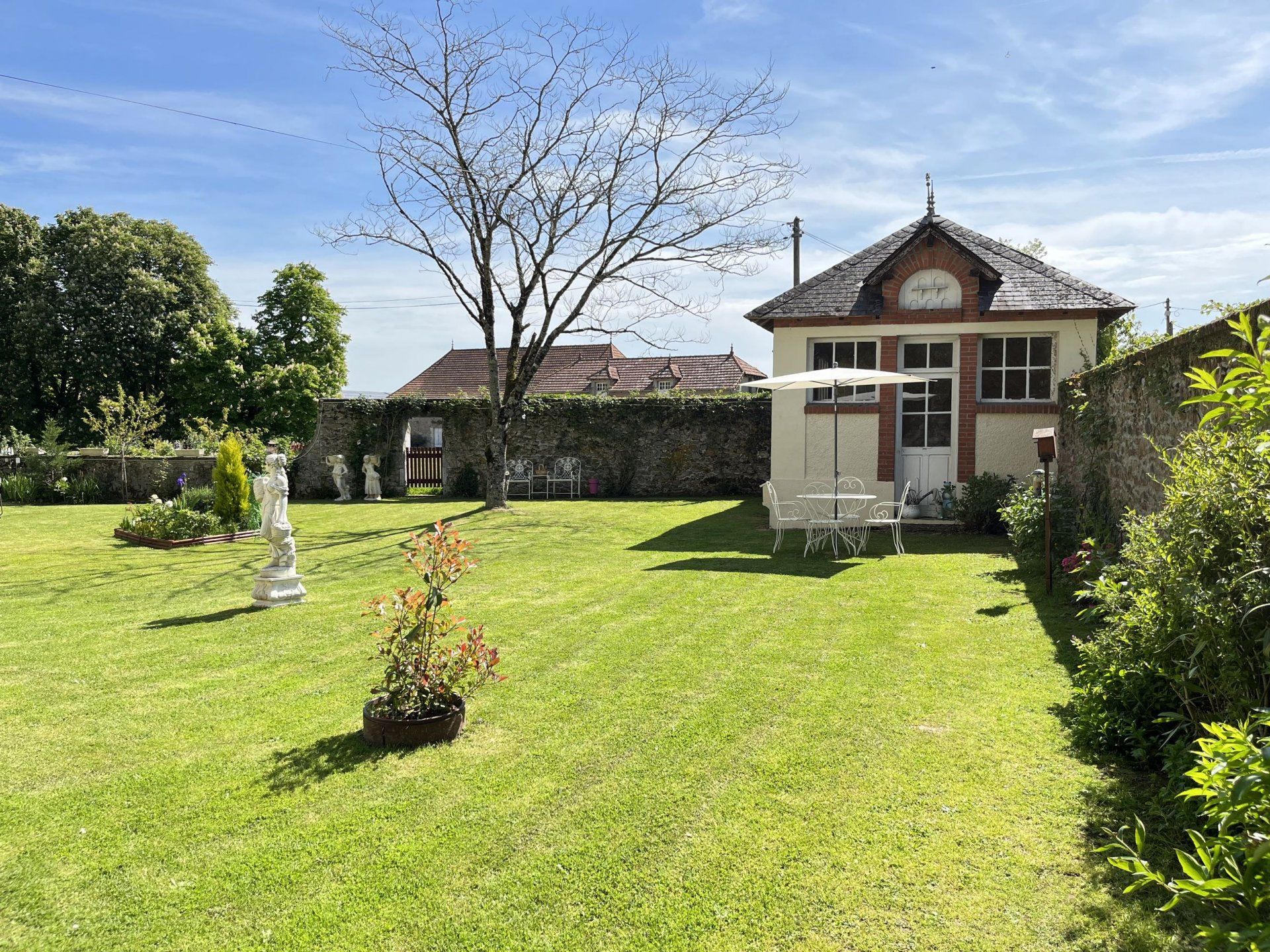 بيت في La Trimouille, Nouvelle-Aquitaine 10900475