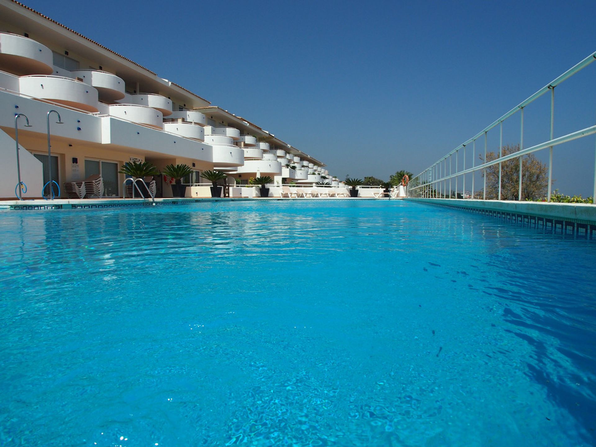 Condominium in Estepona, Andalucía 10900490