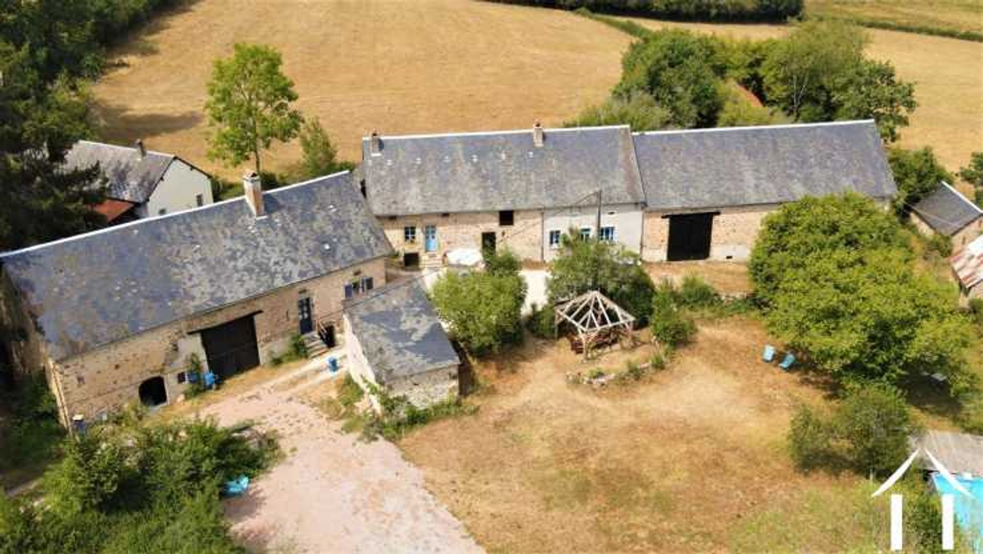 casa en Cussy-en-Morvan, Bourgogne-Franche-Comté 10900686