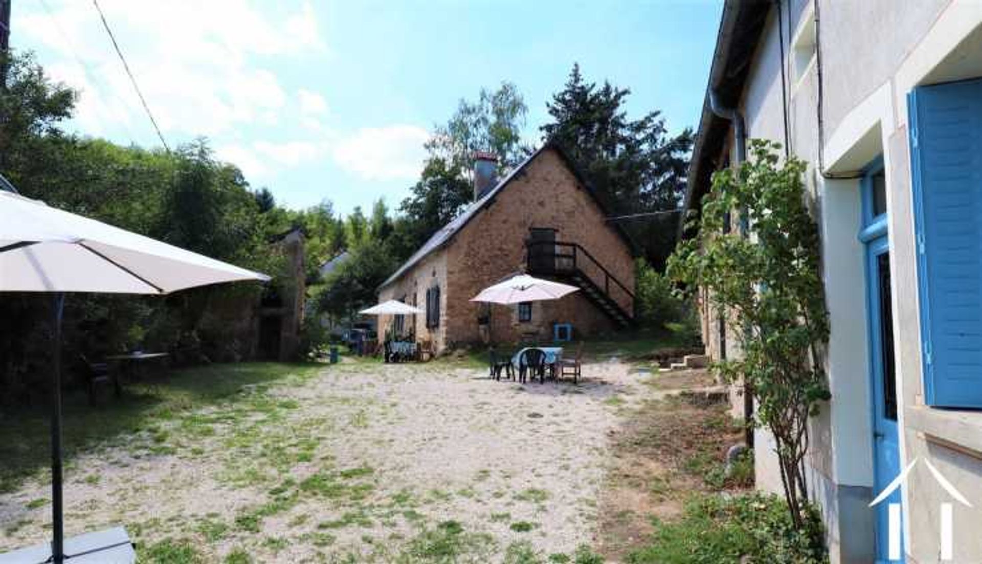 casa en Cussy-en-Morvan, Bourgogne-Franche-Comté 10900686