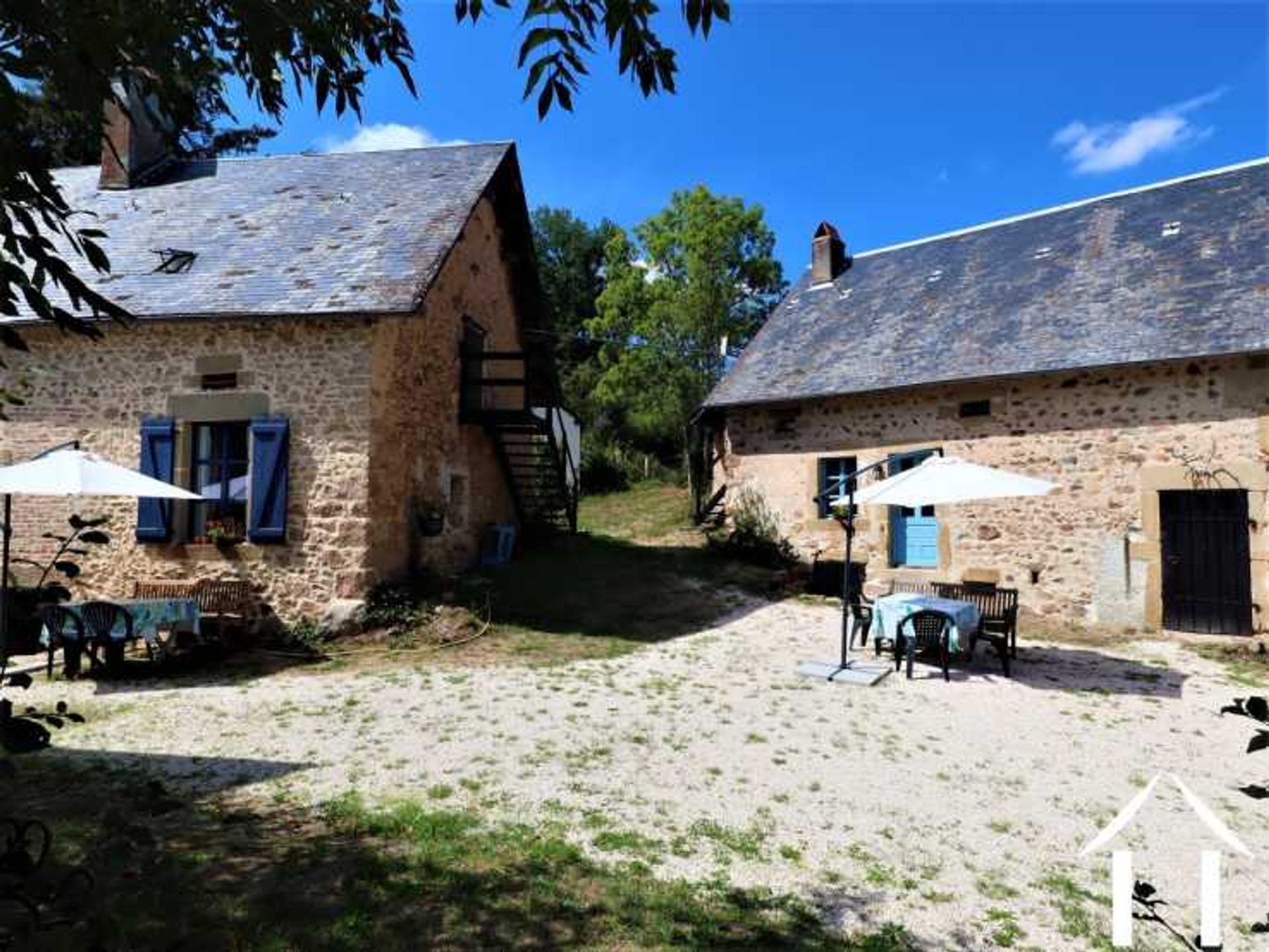 casa en Cussy-en-Morvan, Bourgogne-Franche-Comté 10900686