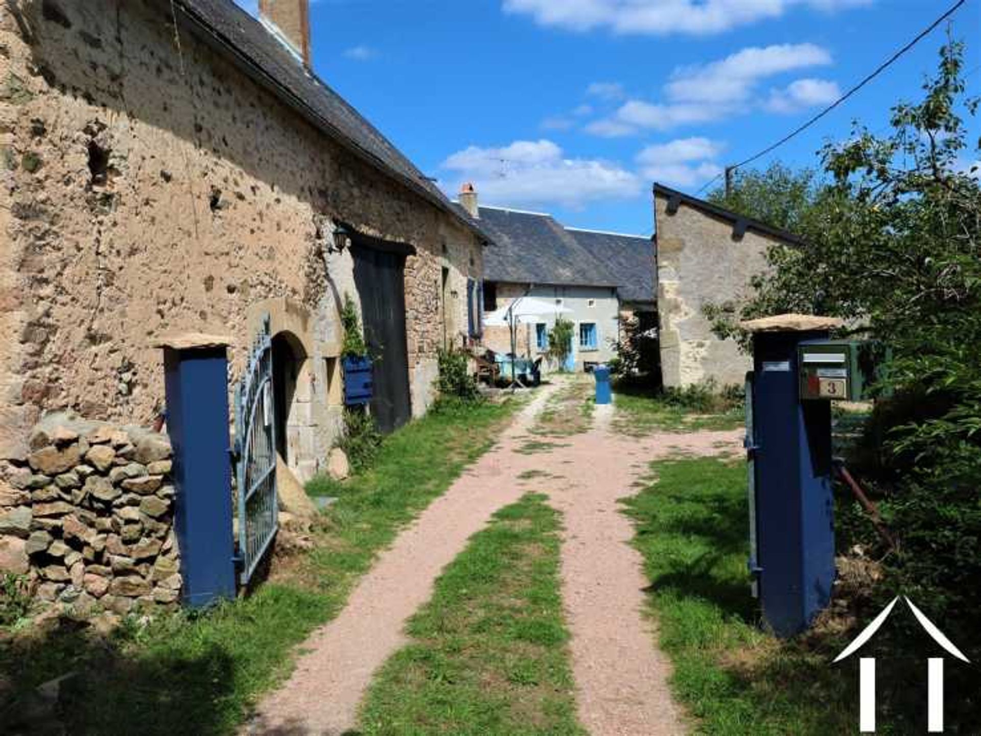 casa en Cussy-en-Morvan, Bourgogne-Franche-Comté 10900686