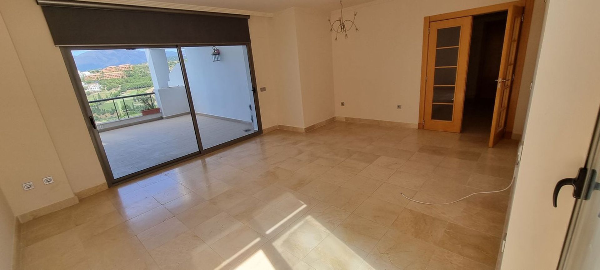 Condominium in Benahavís, Andalucía 10902673