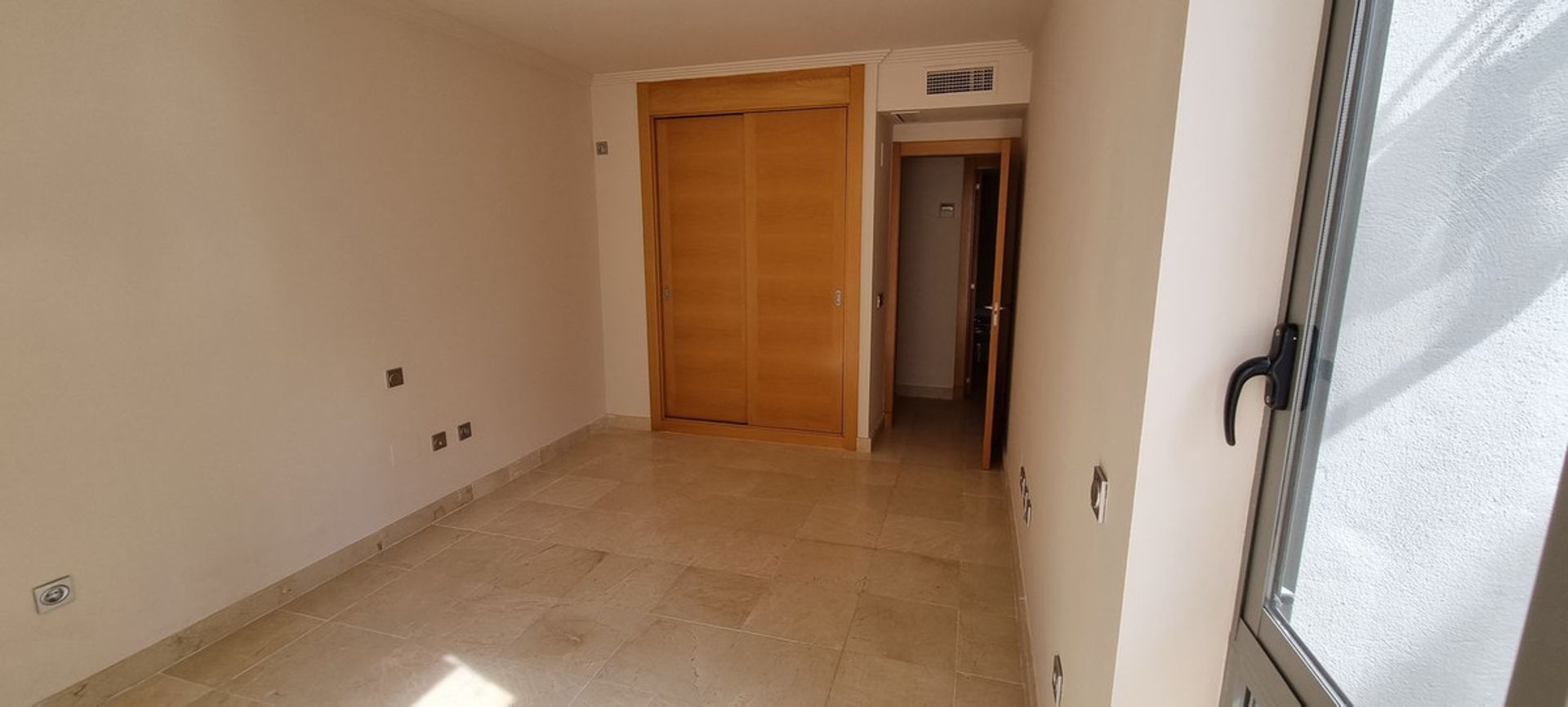 Condominium in Benahavís, Andalucía 10902673