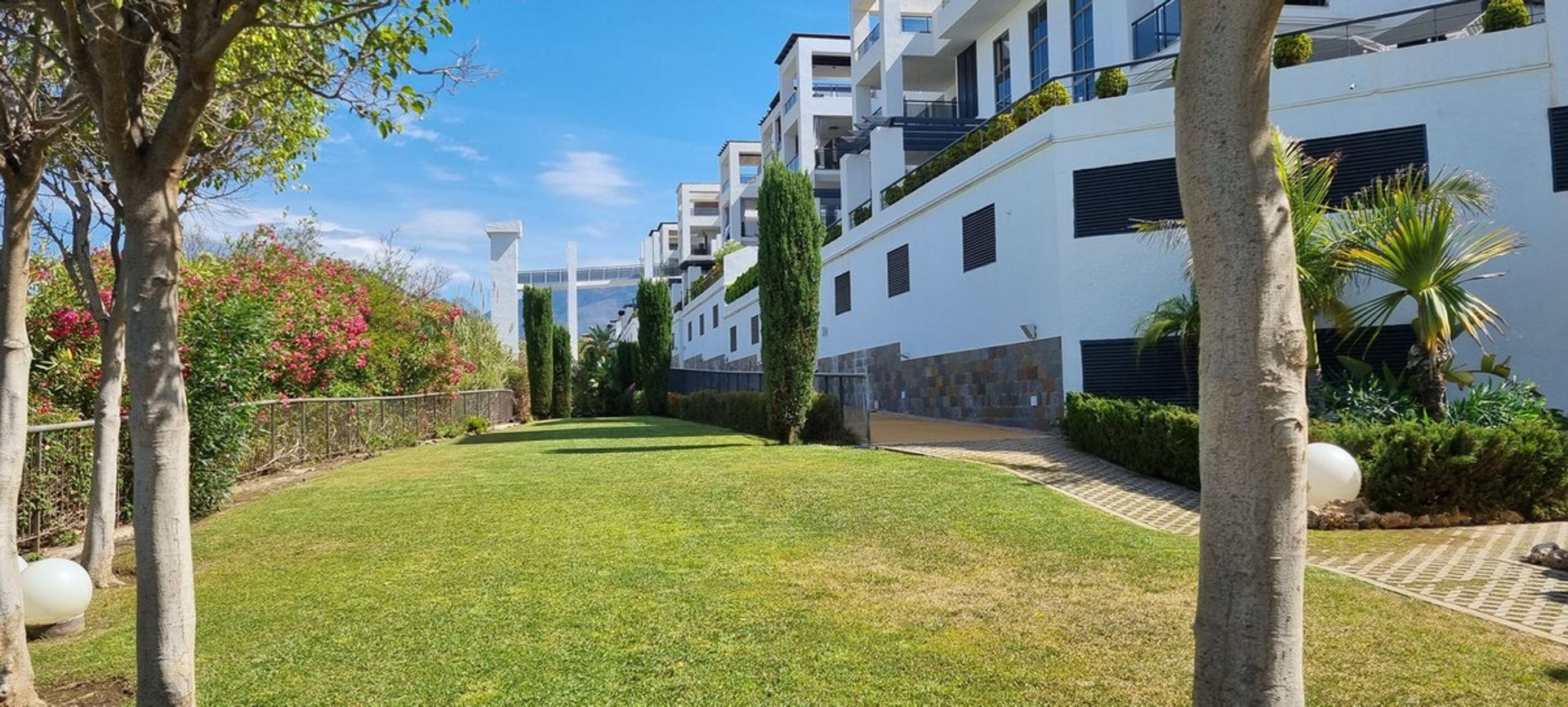 Condominium in Benahavís, Andalucía 10902673