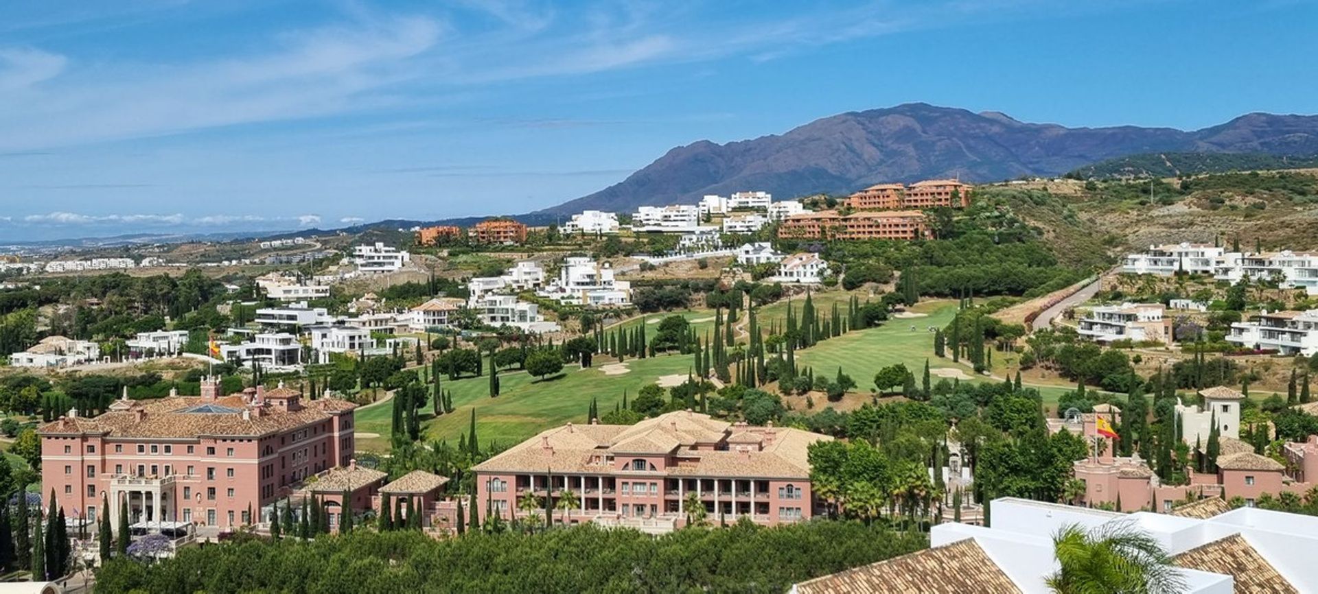 Condominium in Benahavís, Andalucía 10902673