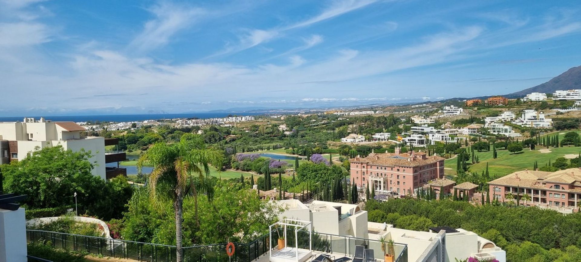 Condominium in Benahavís, Andalucía 10902673