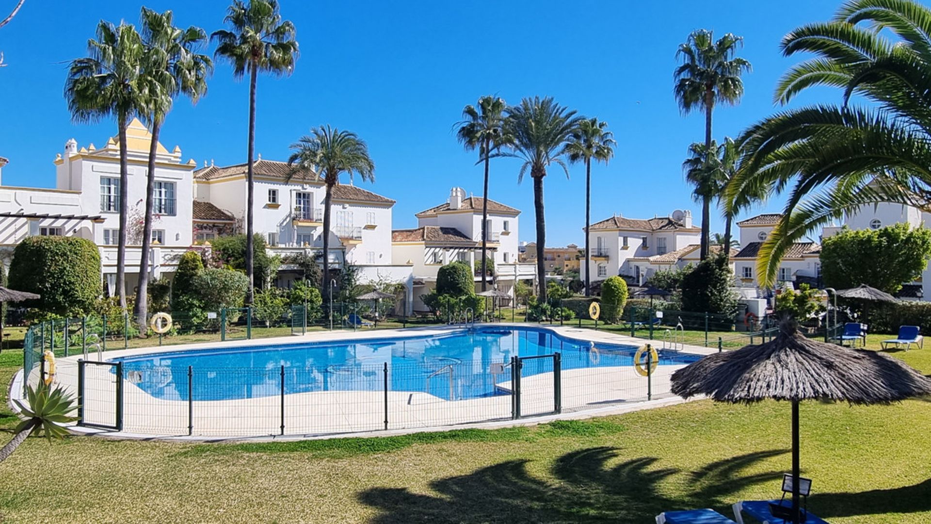 Condominio en San Pedro Alcántara, Andalucía 10902814