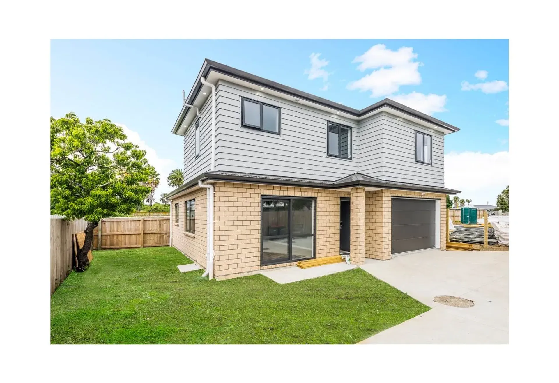 Dom w Puhinui, 466 Massey Road 10904722