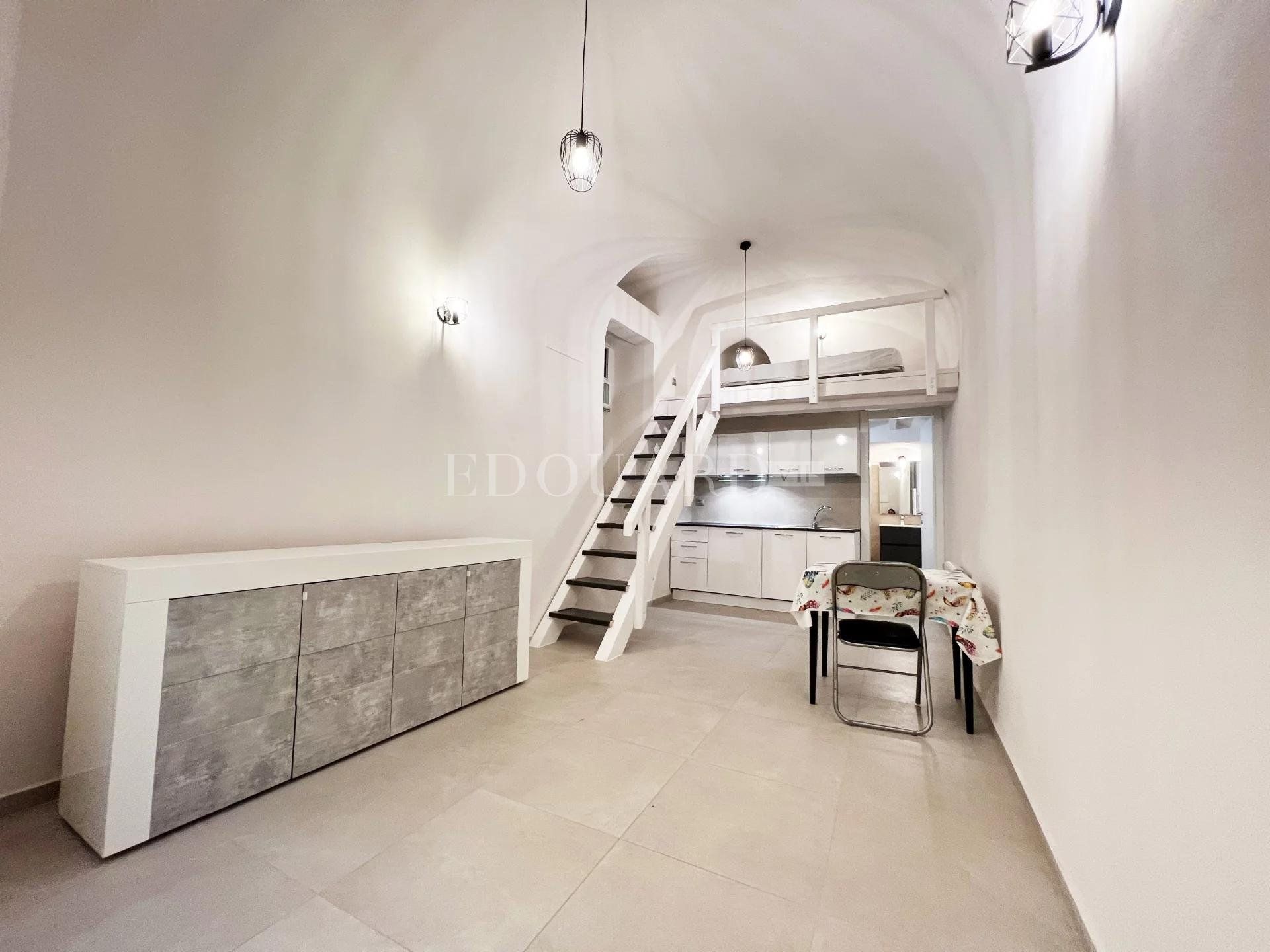 Condominio nel Menton, Provence-Alpes-Côte d'Azur 10906138