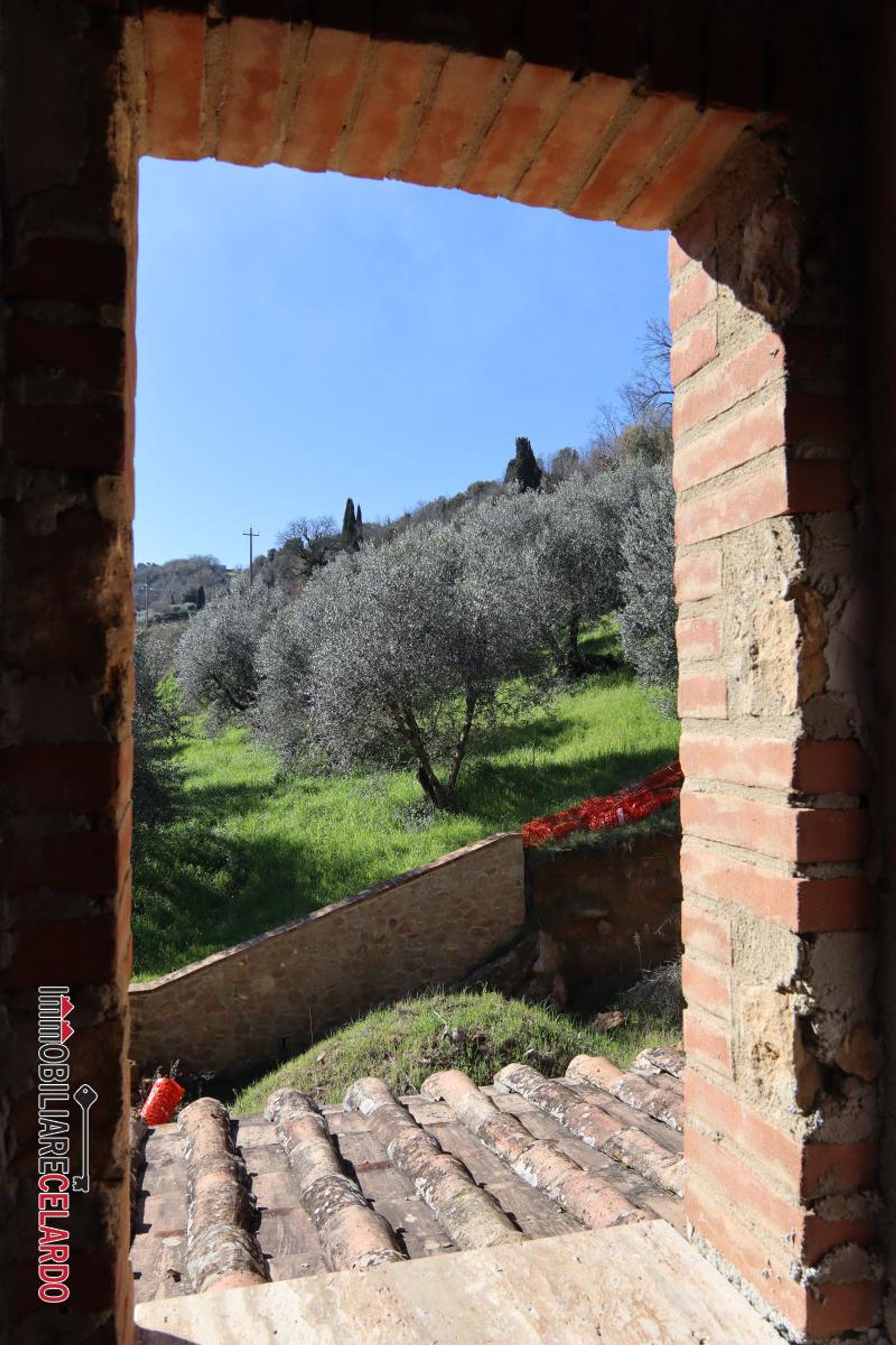 بيت في Volterra, Tuscany 10906633