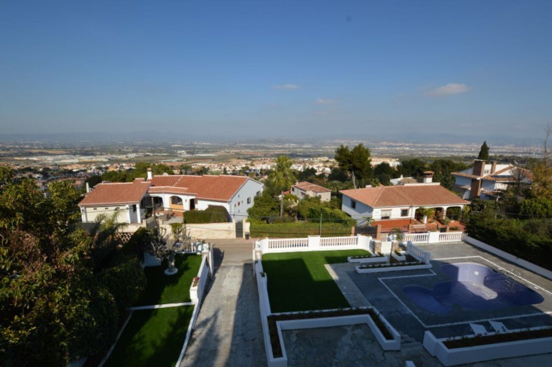 Casa nel Alhaurín de la Torre, Andalucía 10909774