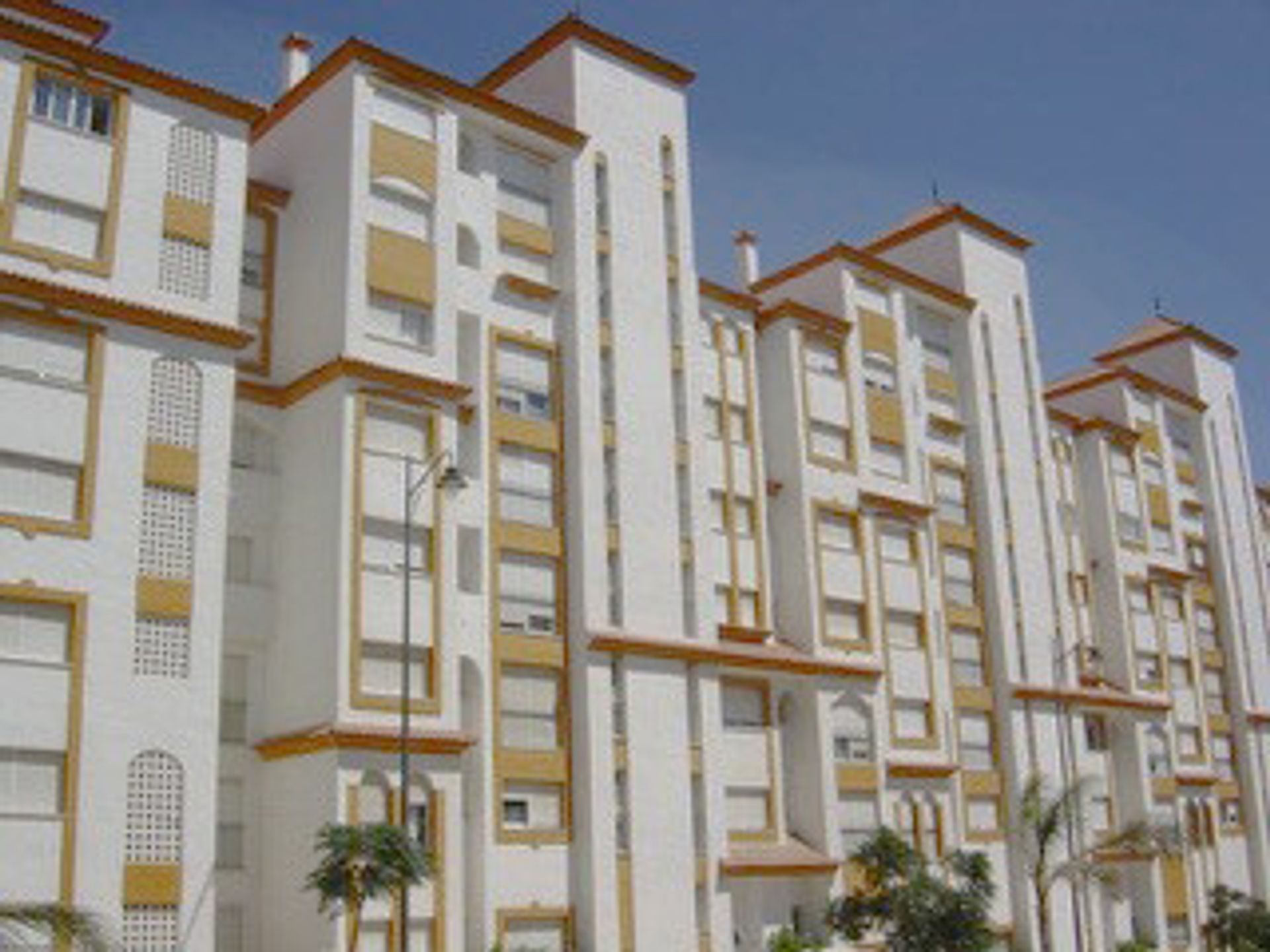 Condominium dans Estepona, Andalousie 10911145