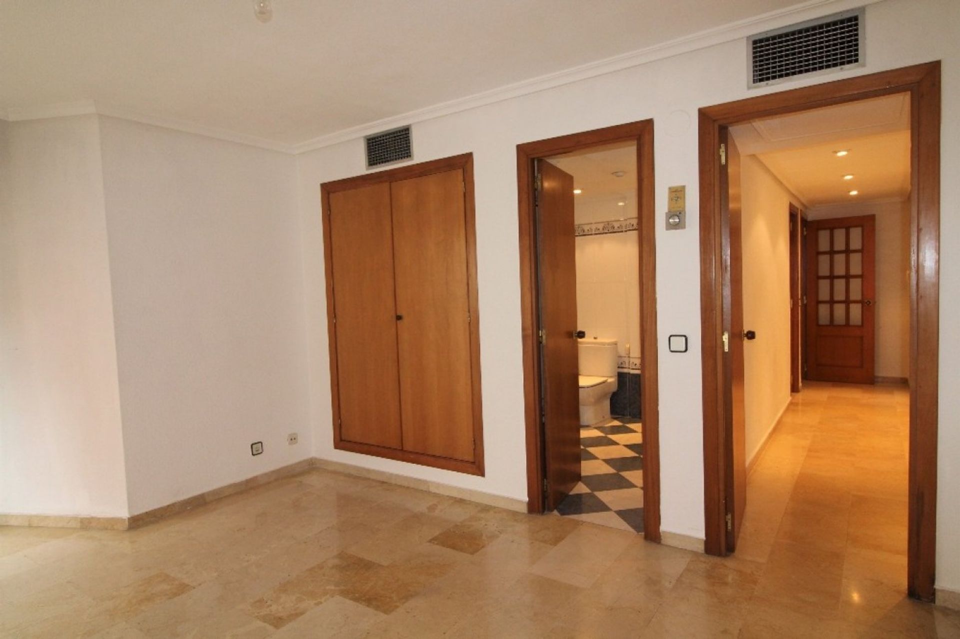 Condominio nel Alicante (Alacant), Comunidad Valenciana 10911775