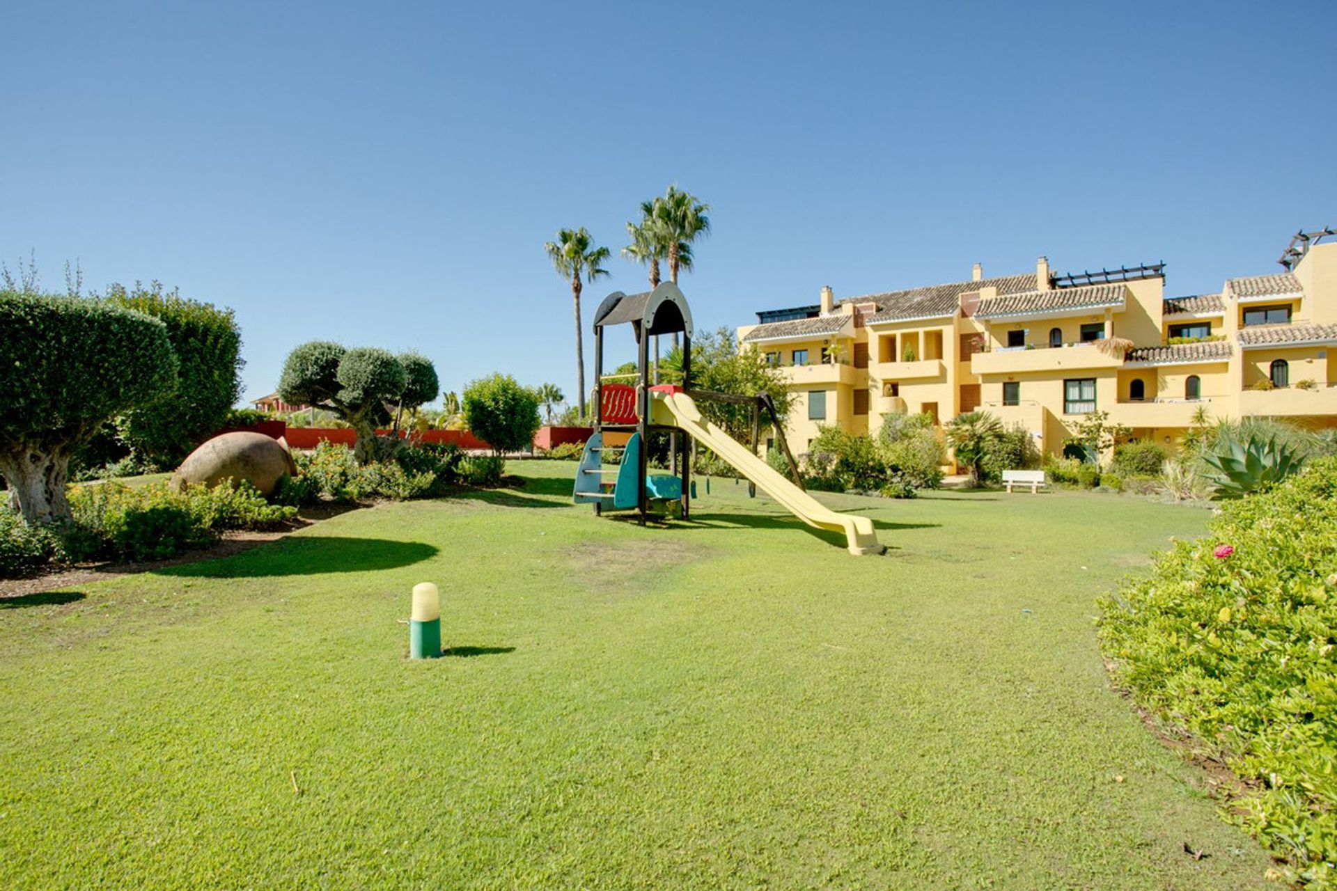 Condominium in Benahavis, Andalusië 10911931