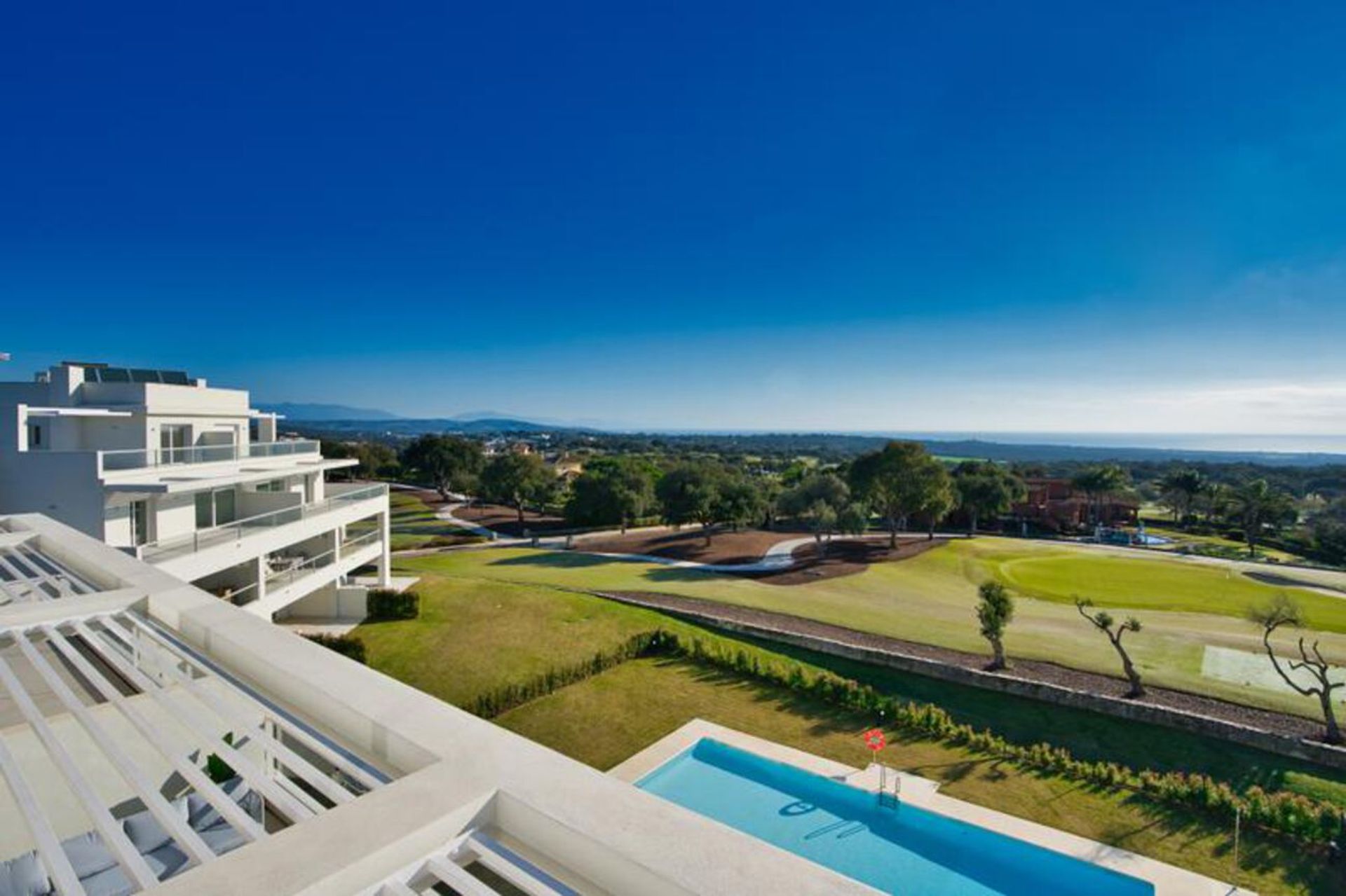 Condominium in San Roque, Andalucía 10912217