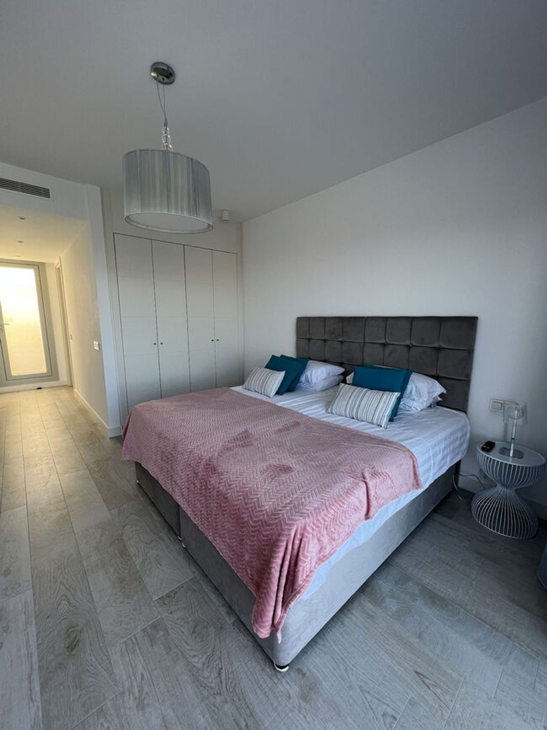 Condominium in Estepona, Andalucía 10913730