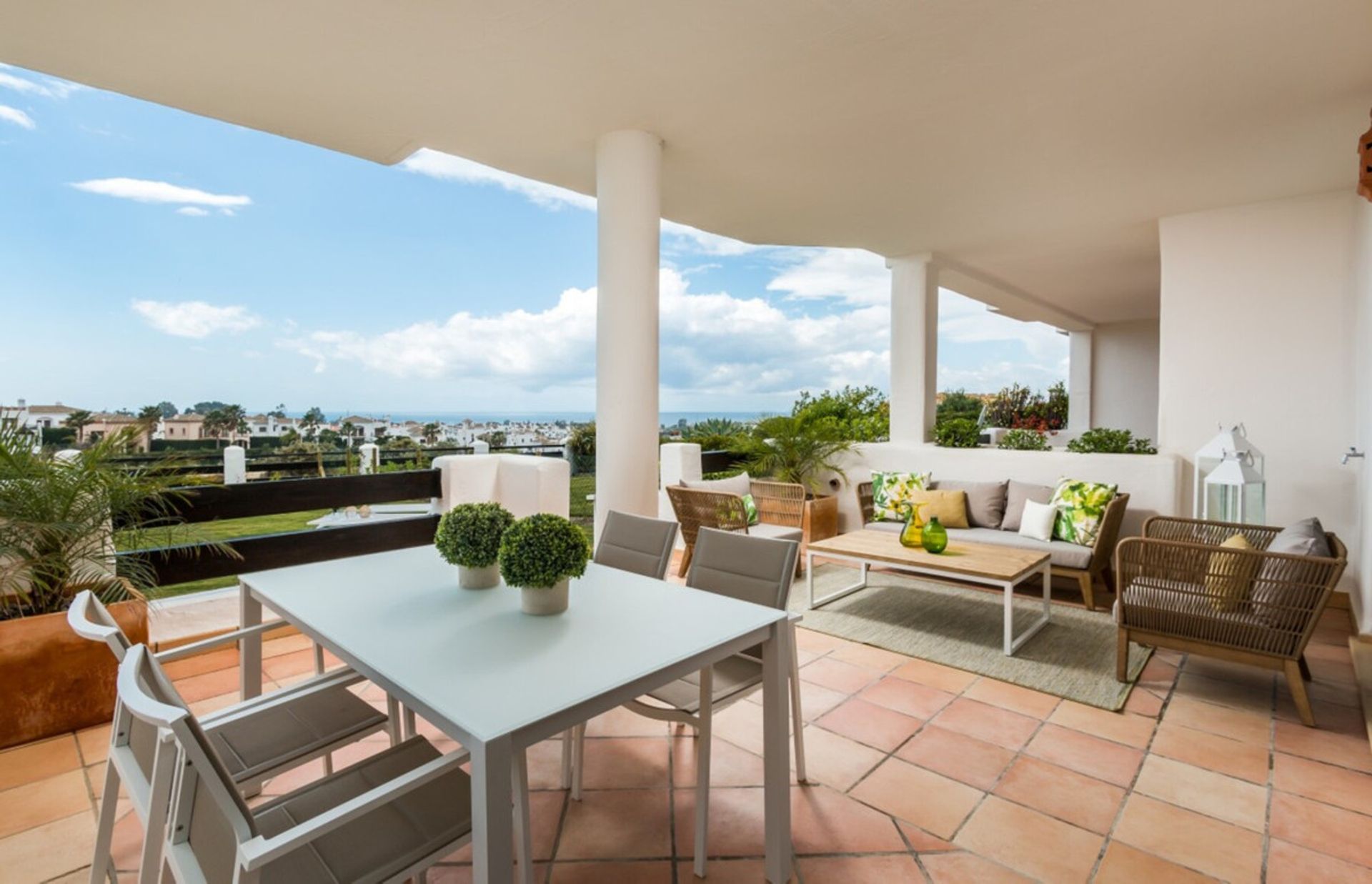 Condominium in Estepona, Andalusia 10913805