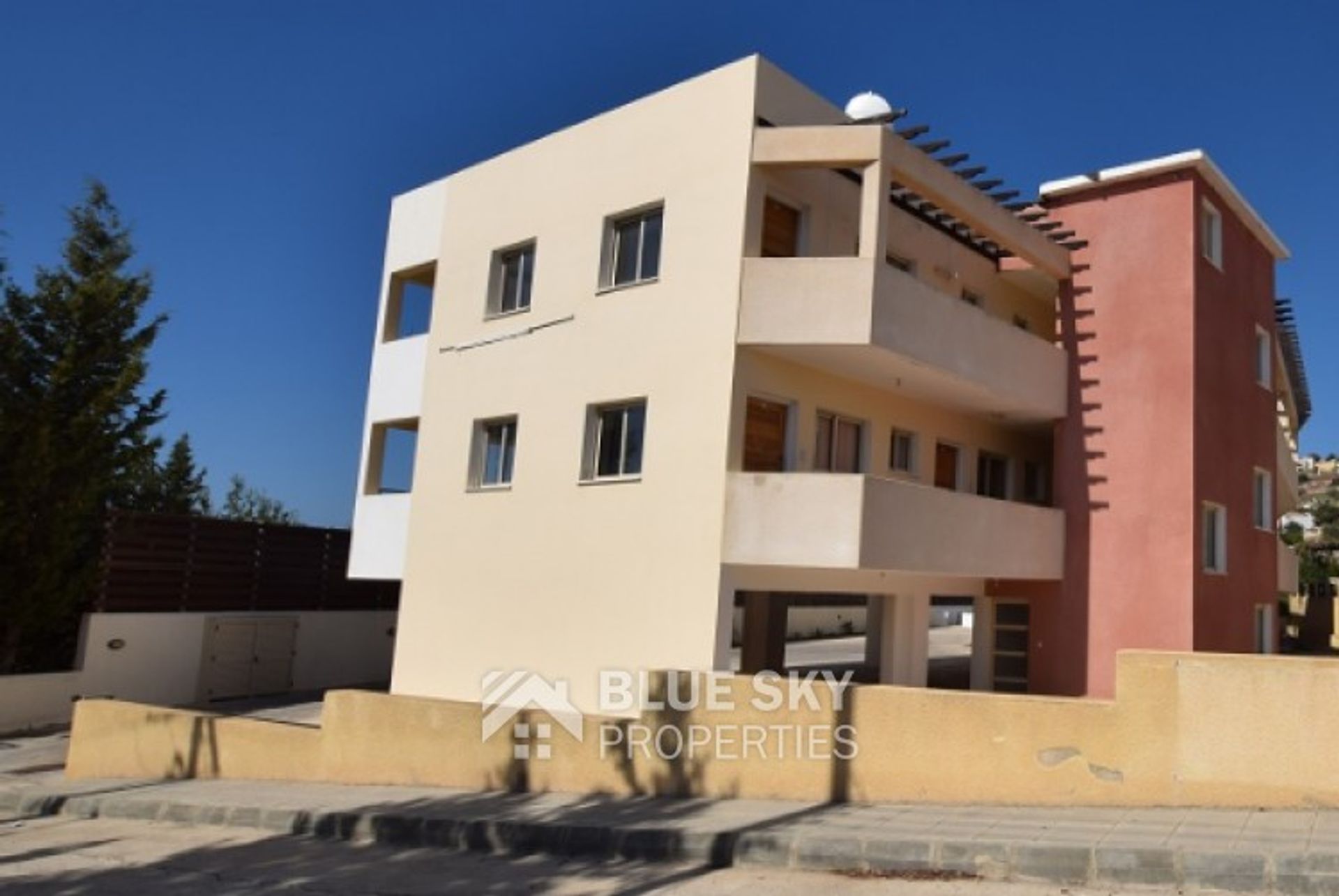 Condominium in Pegeia, Pafos 10914468