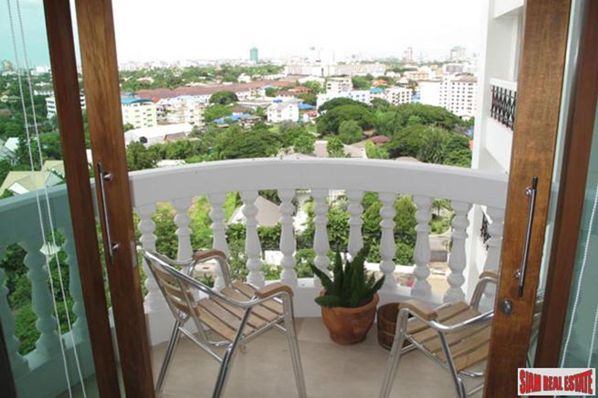 Condominium in Muban Uea-Suk, Krung Thep Maha Nakhon 10915012