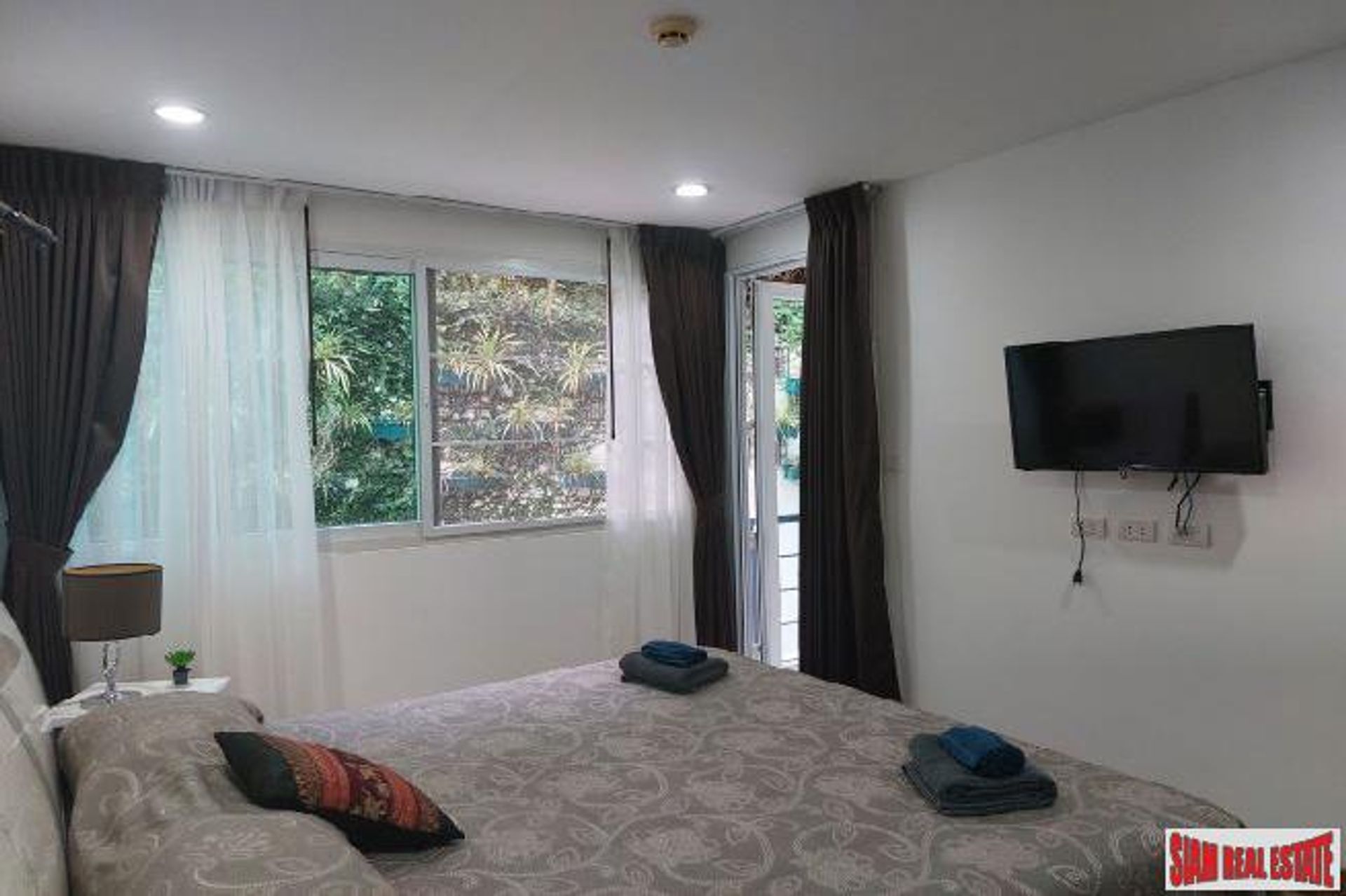 Condominium in Karon, Phuket 10915155