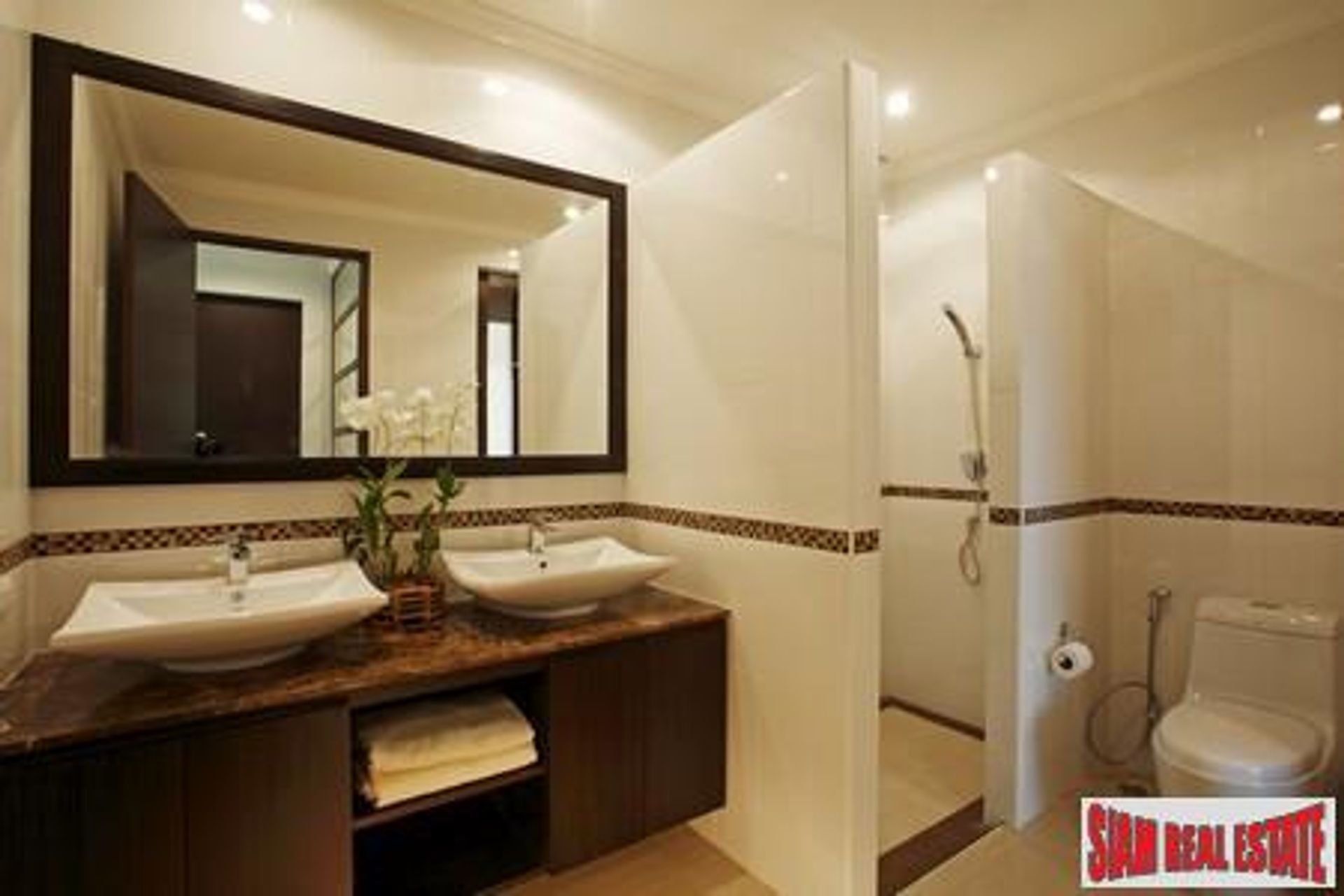 Condominium in Karon, Phuket 10917944