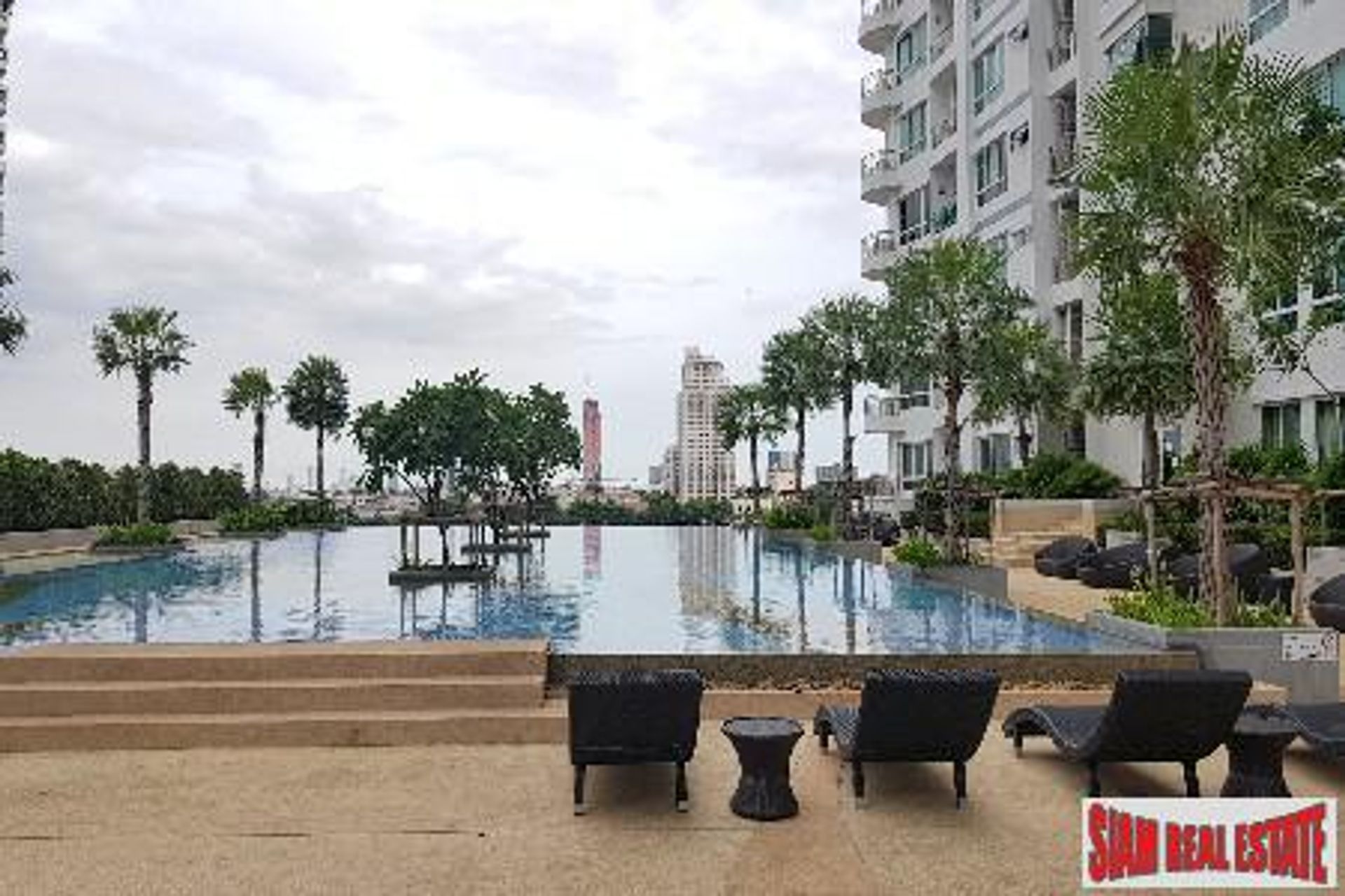 Condominium in Godown, Krung Thep Maha Nakhon 10917996