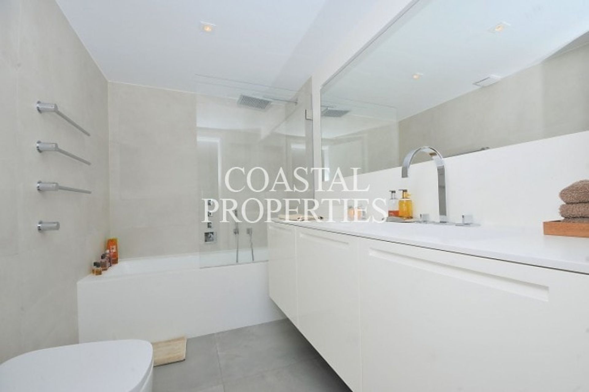 Condominium in Portals Nous, Balearic Islands 10918574