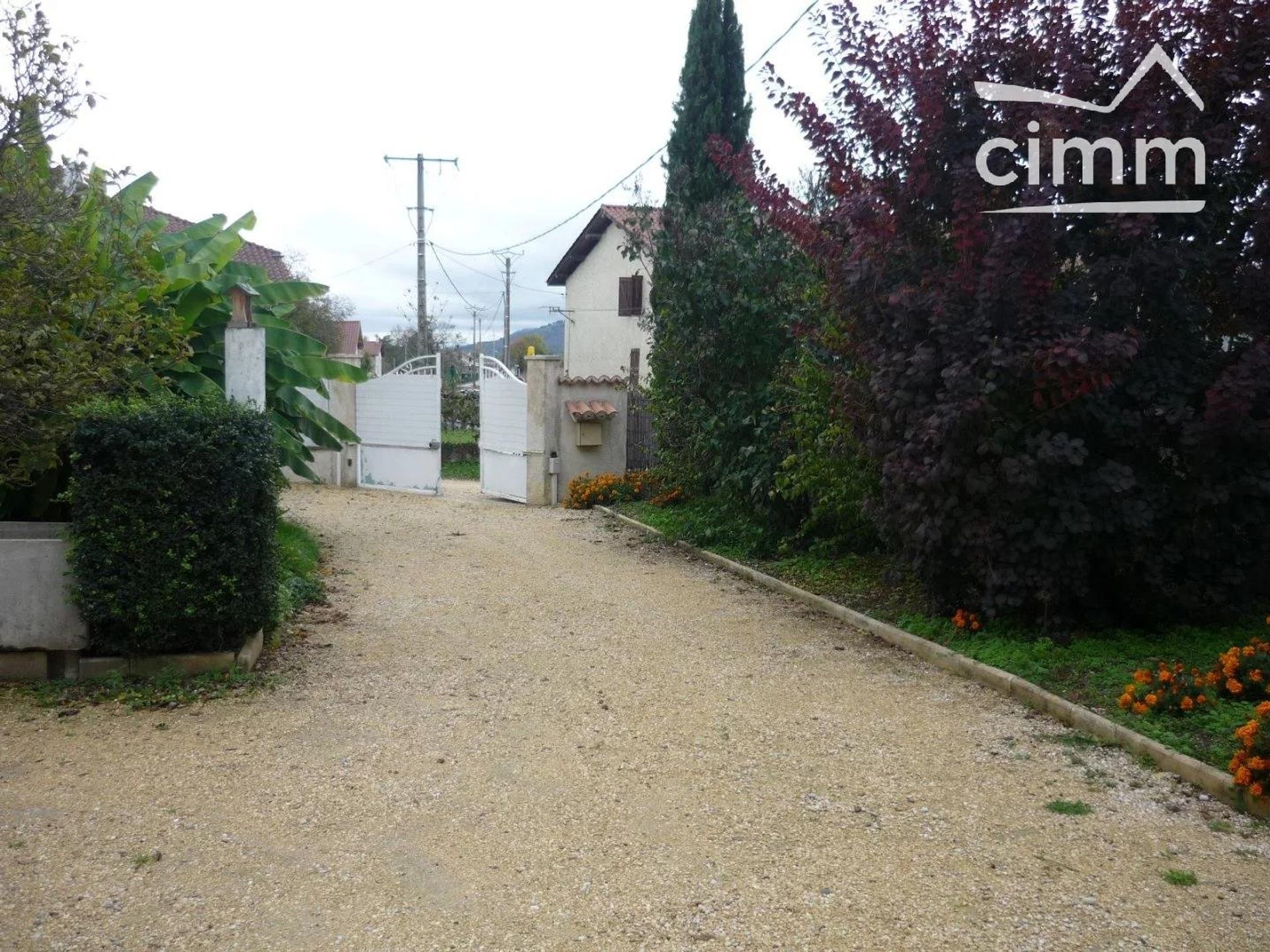 Huis in Charnècles, Auvergne-Rhône-Alpes 10919103