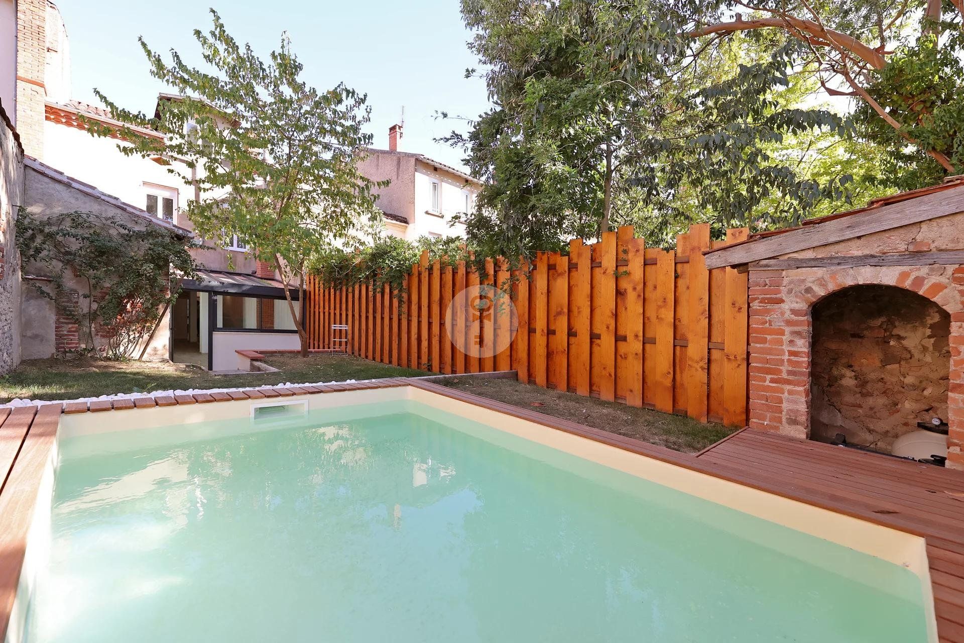 Multiple Houses in Albi, Occitanie 10919749