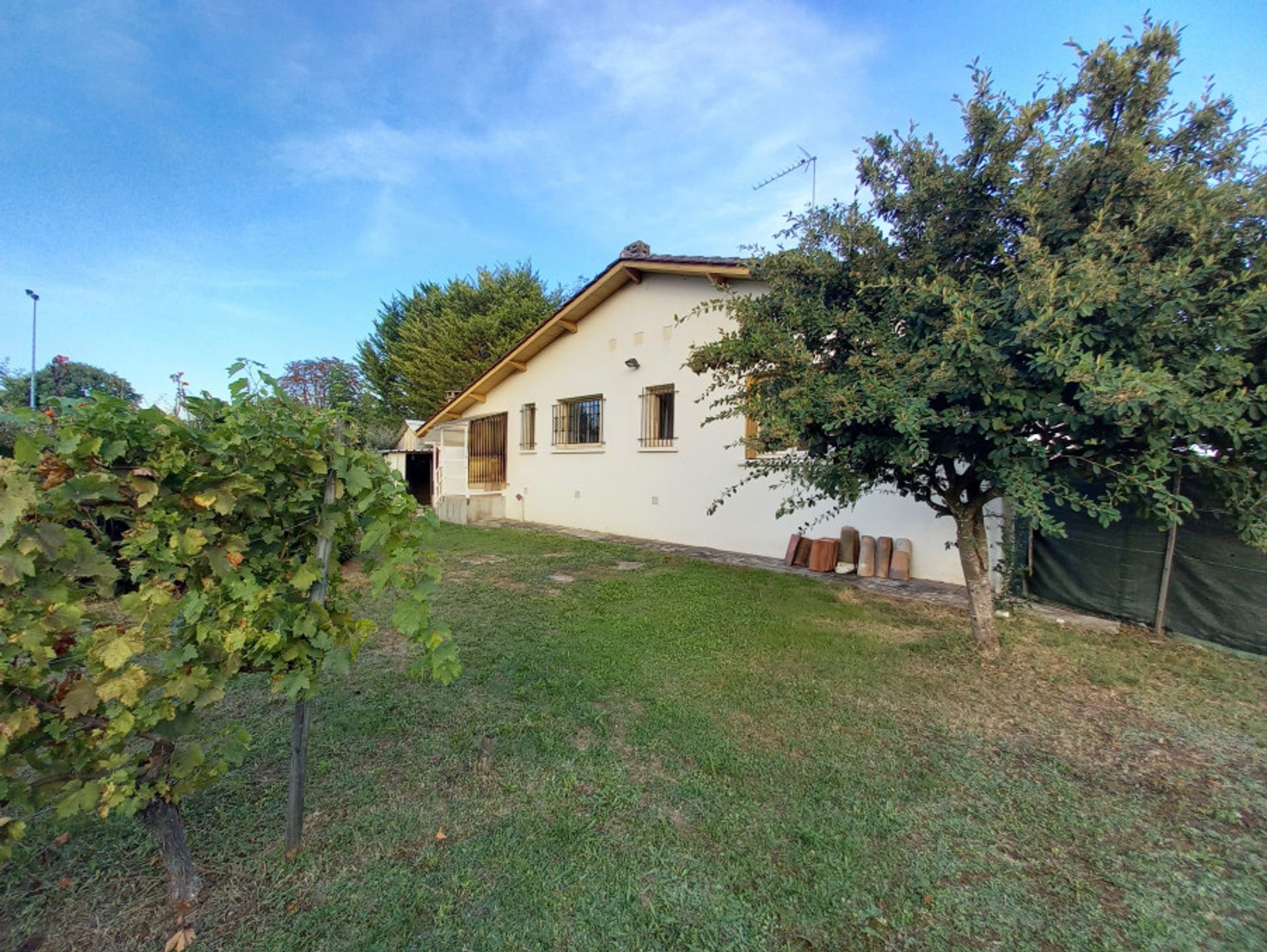 House in Cahuzac, Nouvelle-Aquitaine 10921900