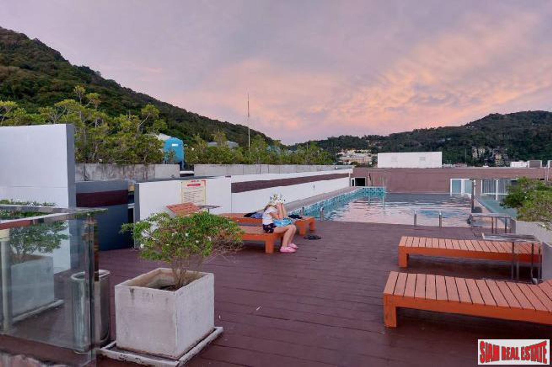 Condominium in Ban Kata, Phuket 10924008