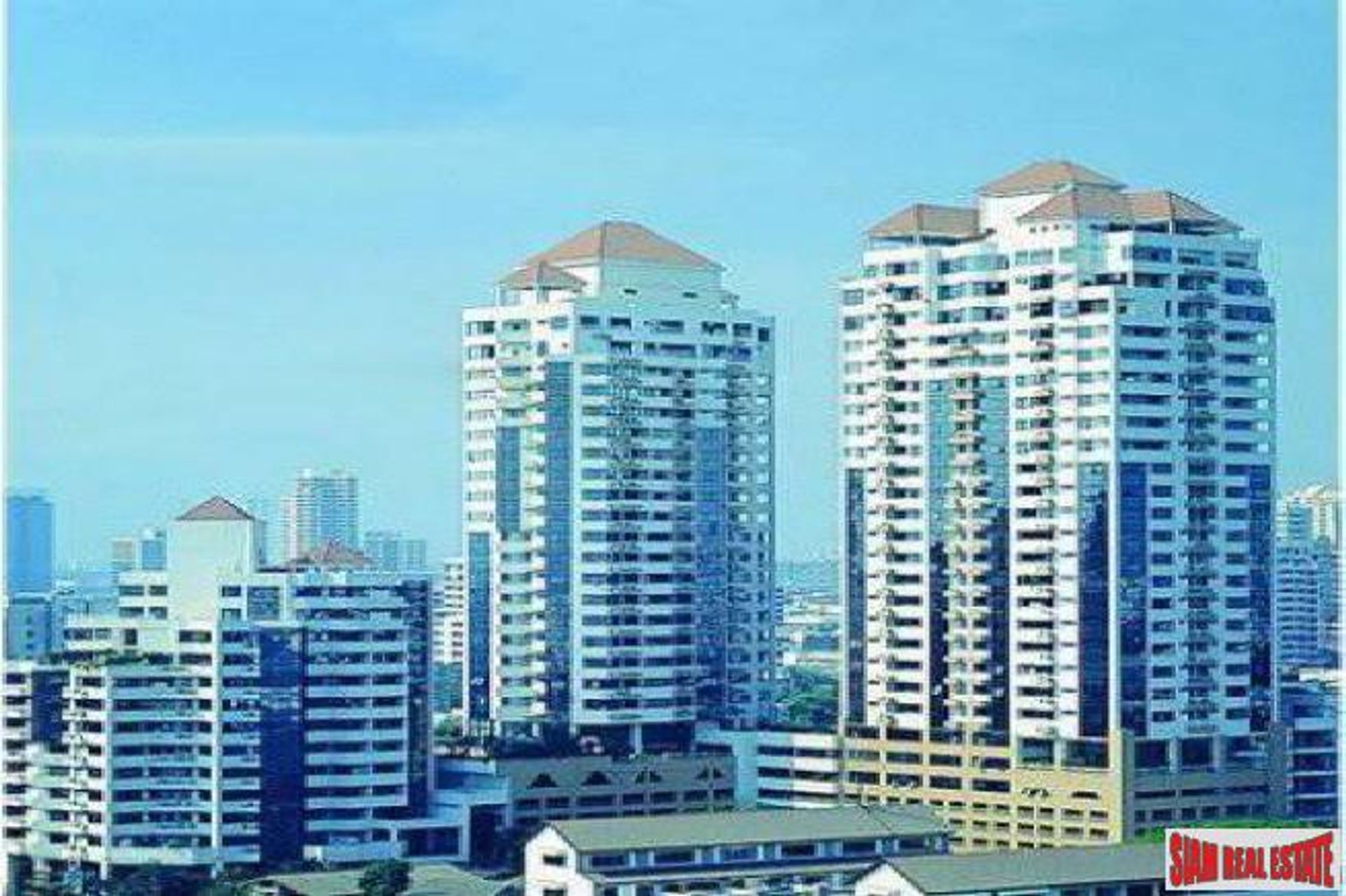 Condominium in Watthana, Krung Thep Maha Nakhon 10924574