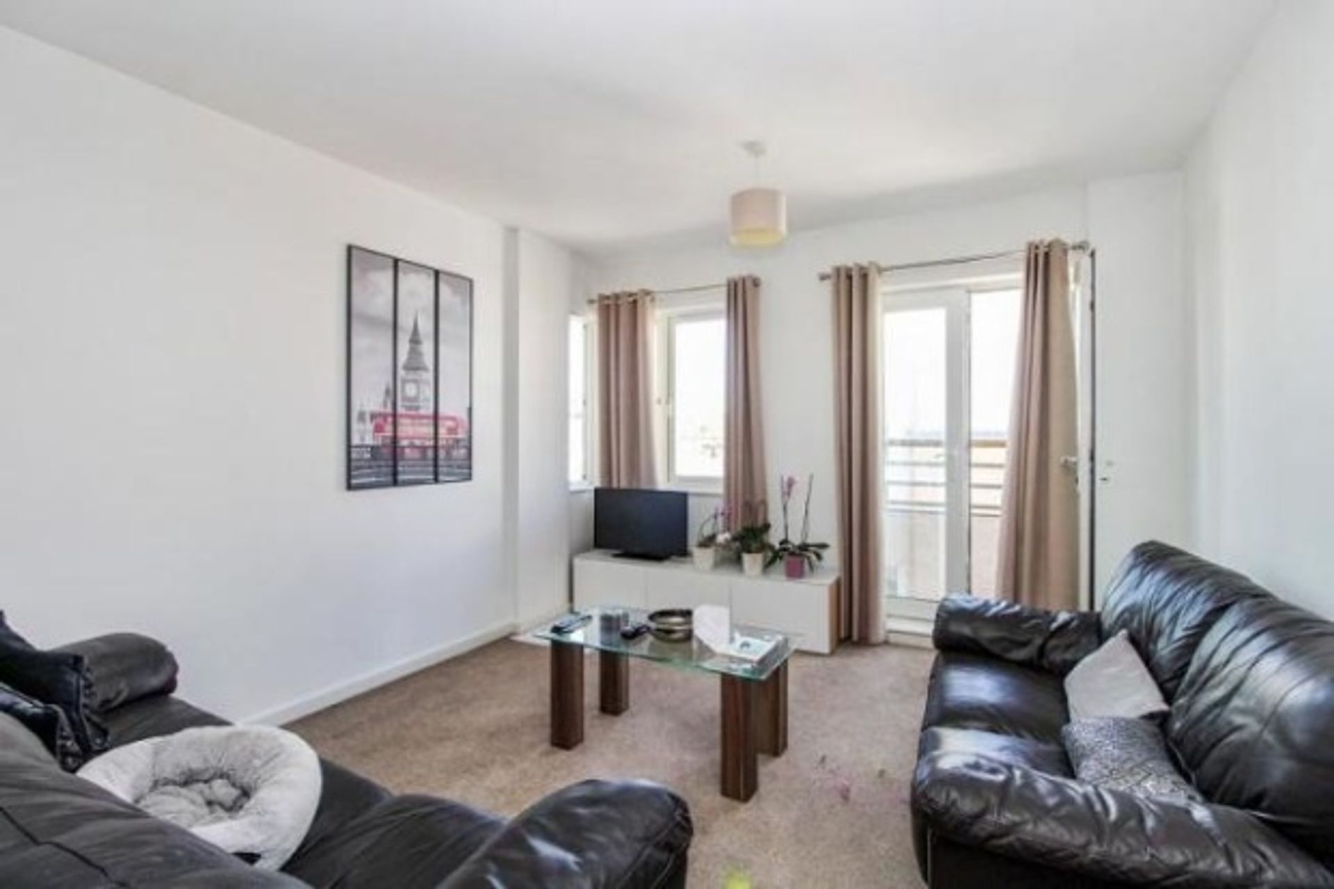 Condominium in Crawley, West Sussex 10927000