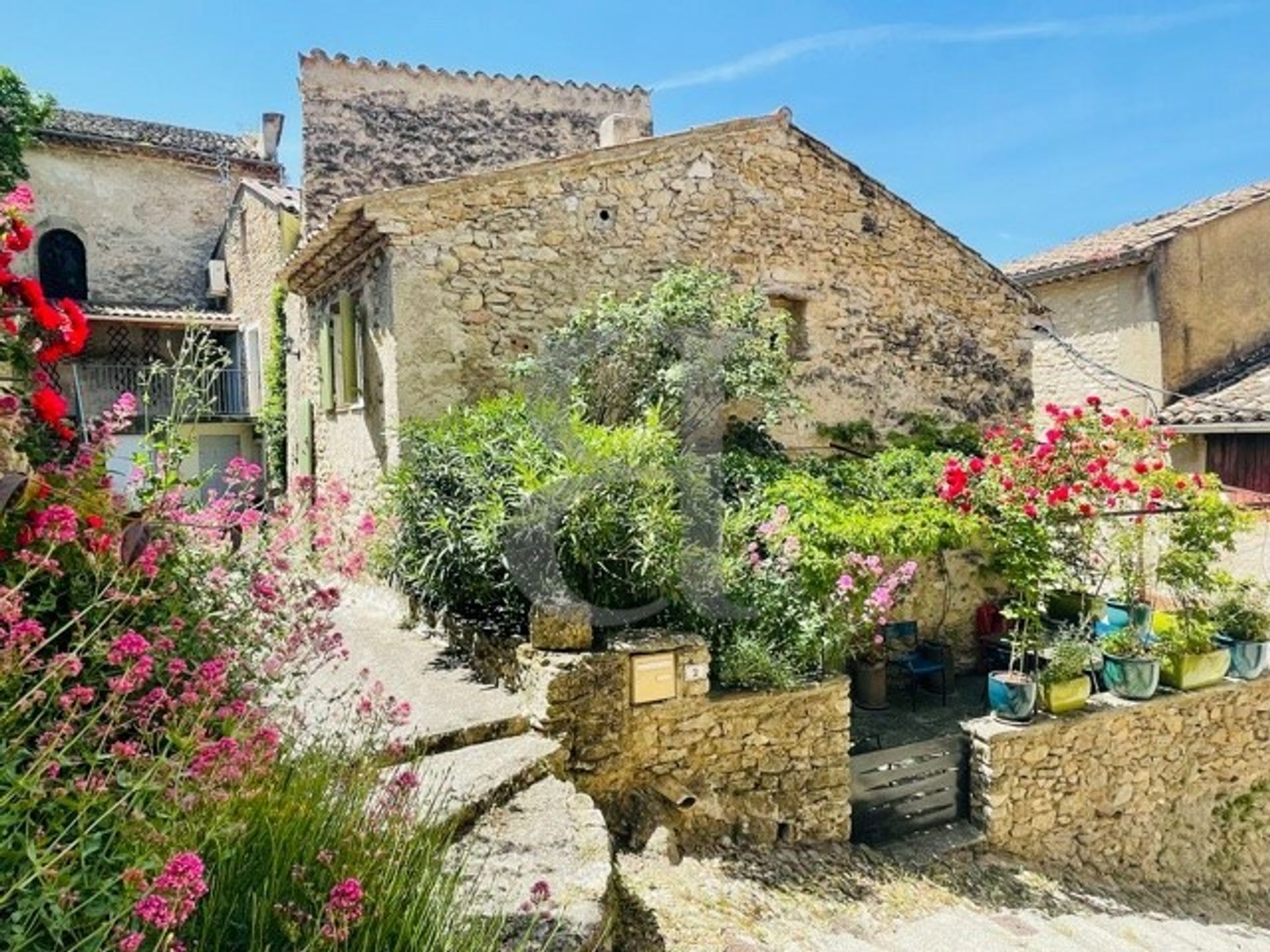 House in Vaison-la-Romaine, Provence-Alpes-Côte d'Azur 10927320