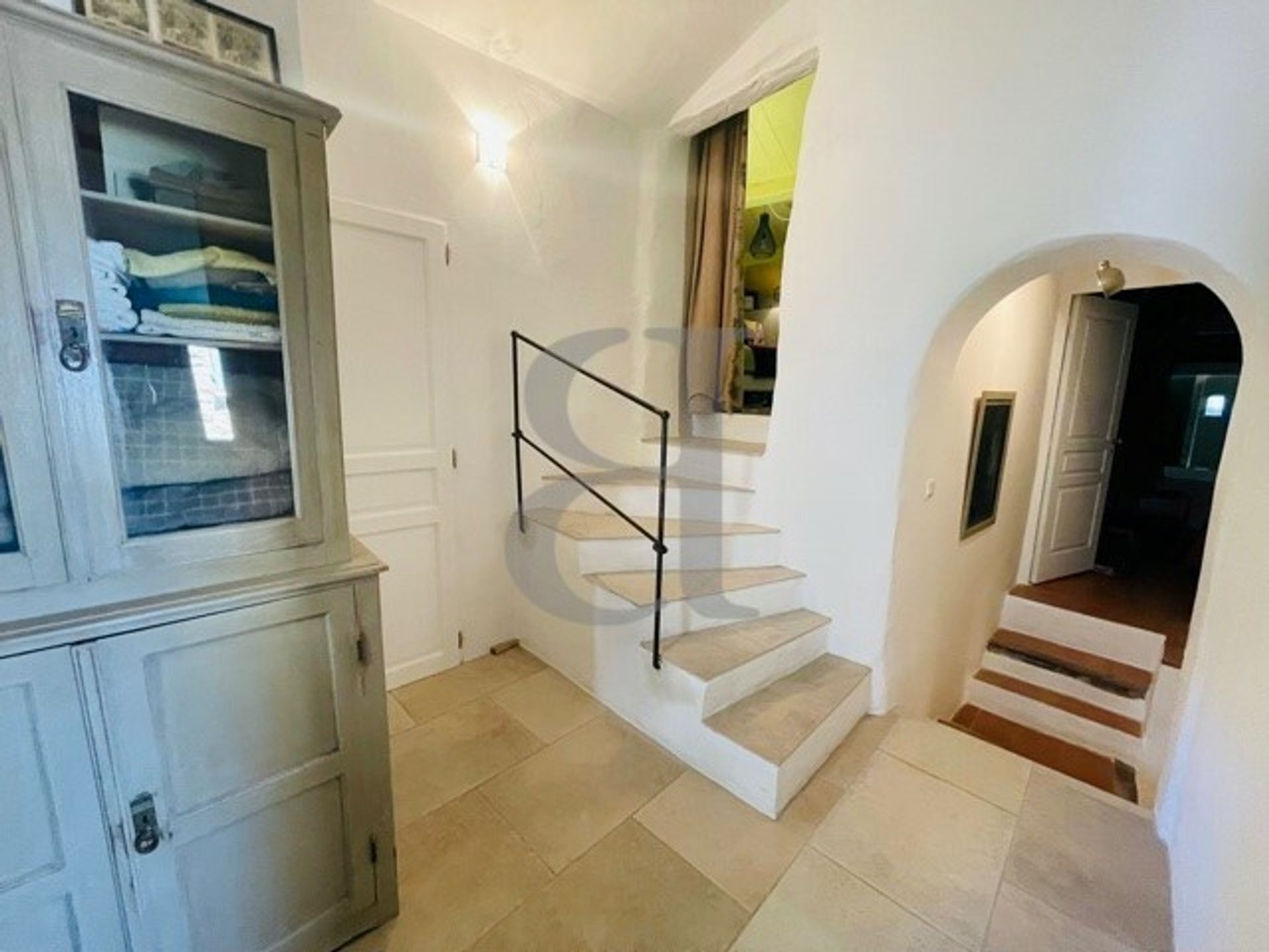 House in Vaison-la-Romaine, Provence-Alpes-Côte d'Azur 10927320