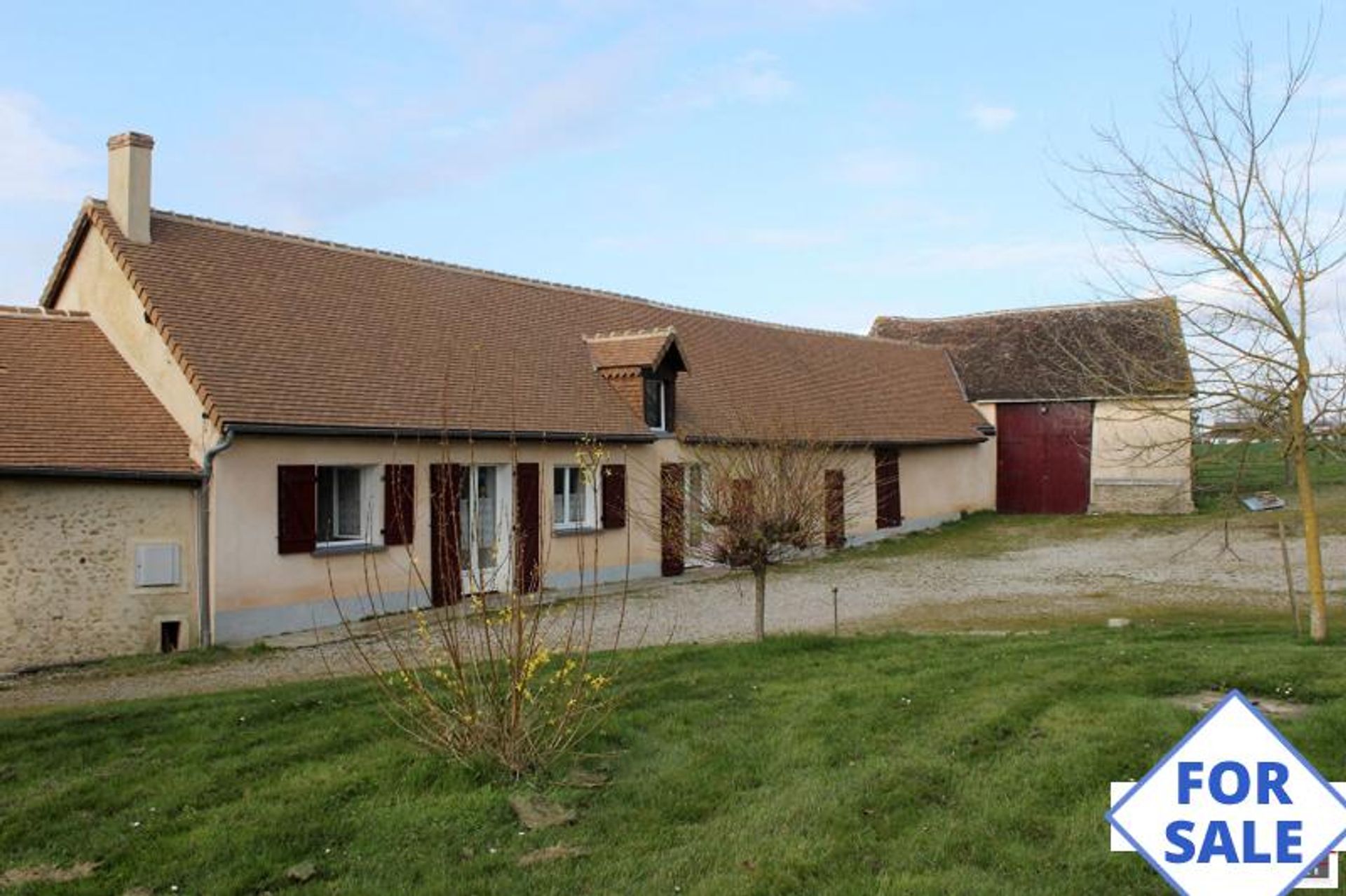 House in Disse-sous-Ballon, Pays de la Loire 10927389