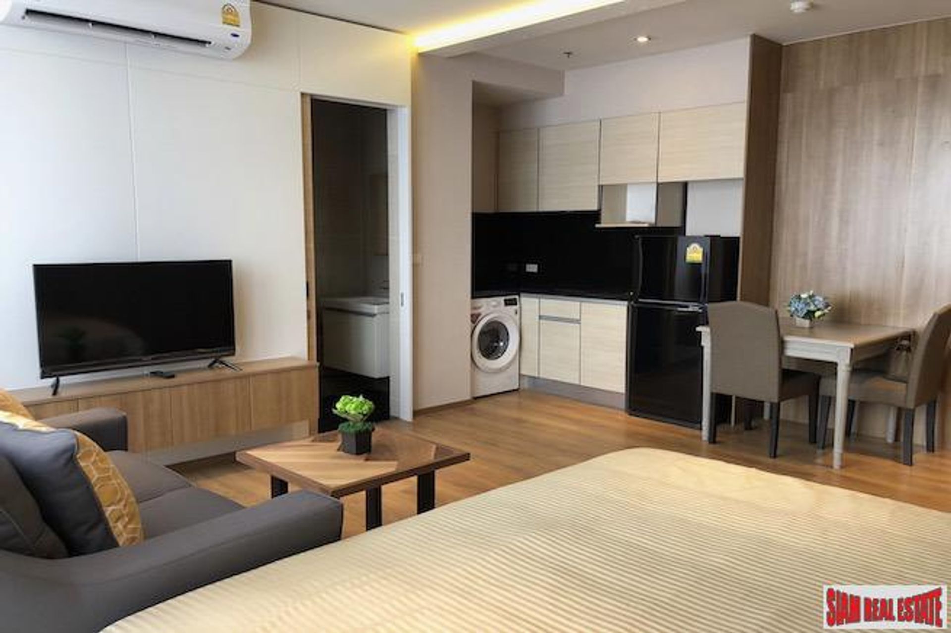 Condominium in Watthana, Krung Thep Maha Nakhon 10927507